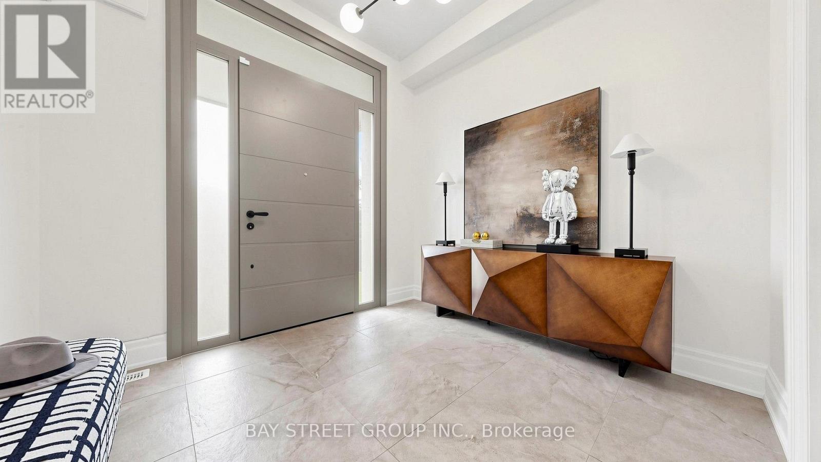 40 Shining Willow Court Property Photo 3
