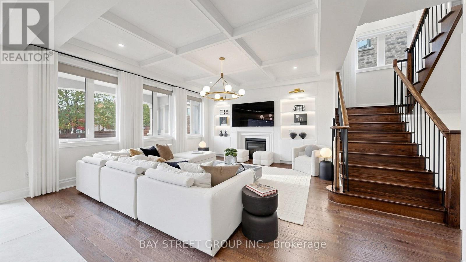 40 Shining Willow Court Property Photo 4