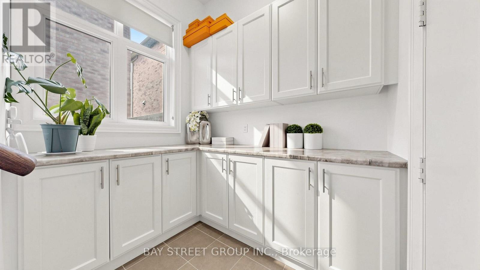 40 Shining Willow Court Property Photo 9