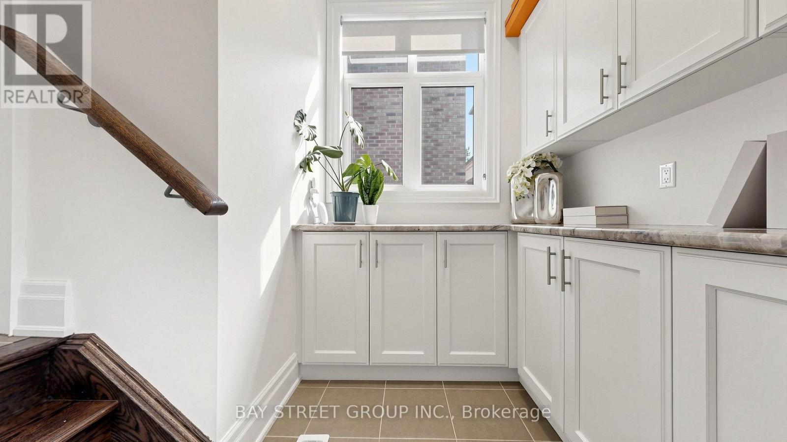 40 Shining Willow Court Property Photo 10