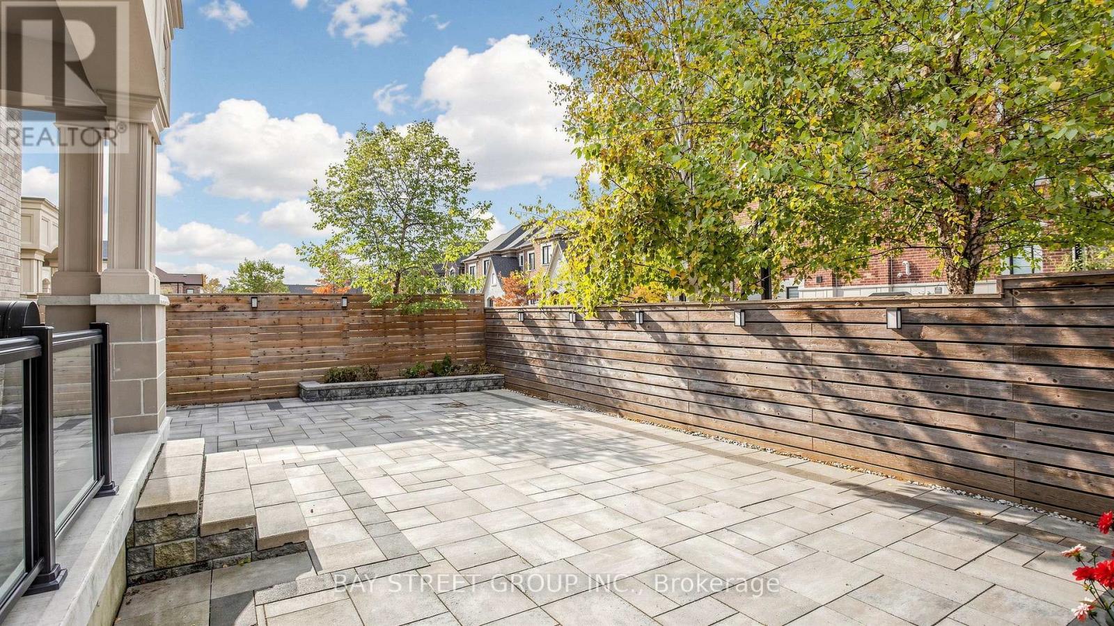 40 Shining Willow Court Property Photo 42