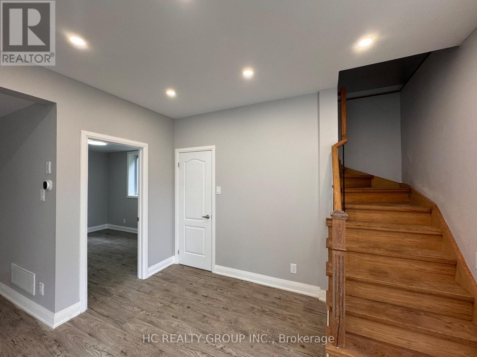 32 B King Richard Court Property Photo 6