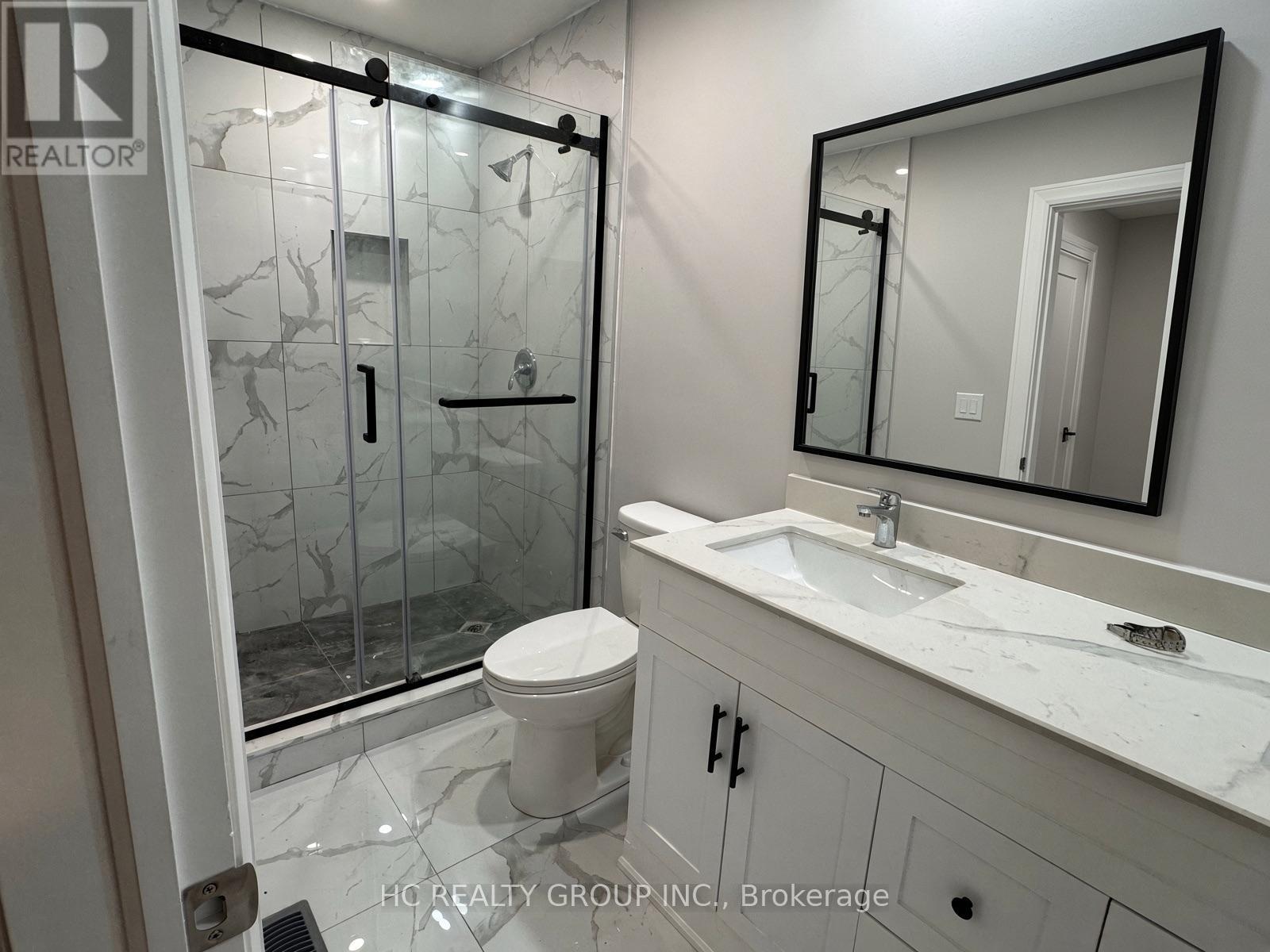 32 B King Richard Court Property Photo 11