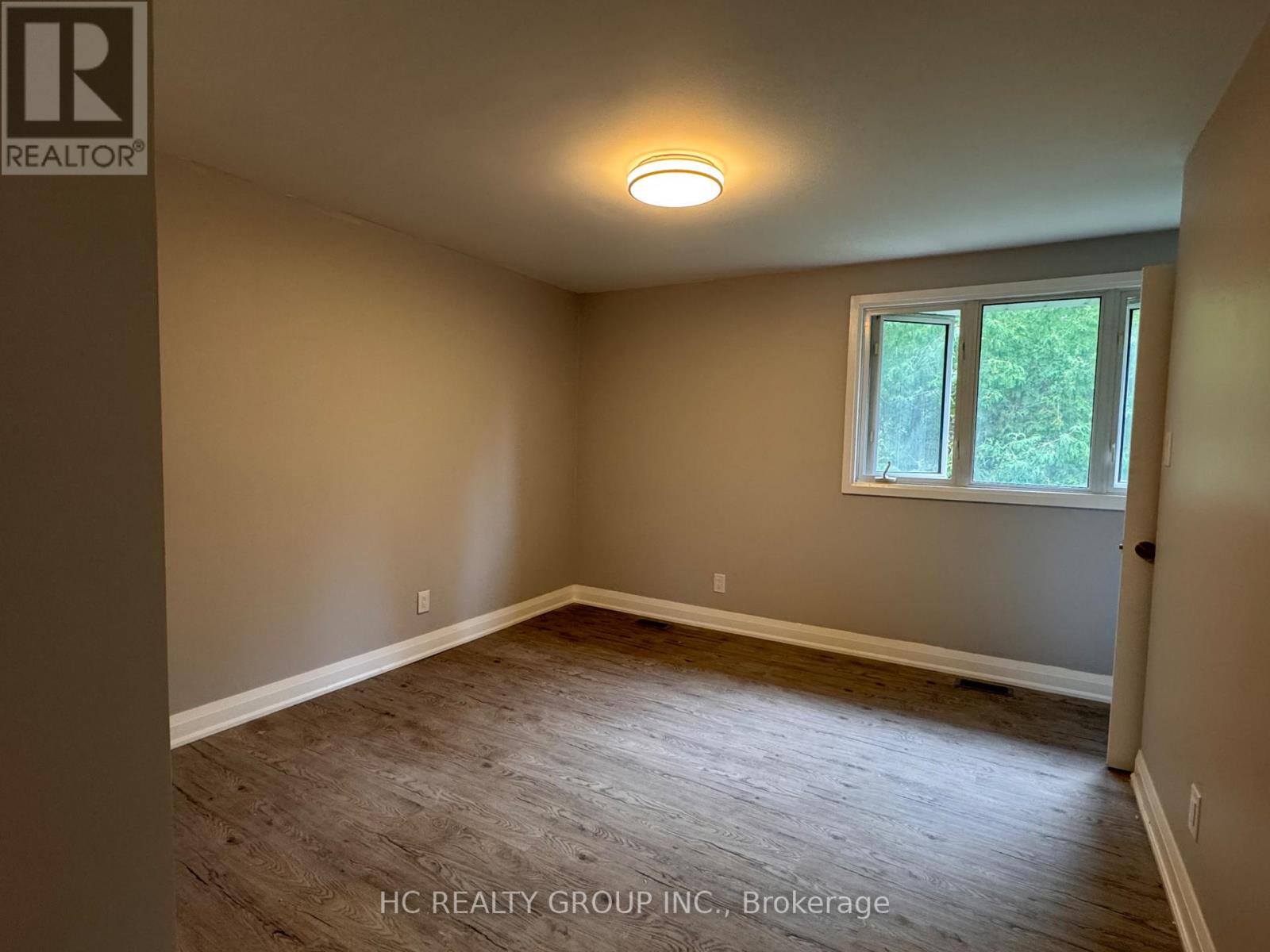 32 B King Richard Court Property Photo 12