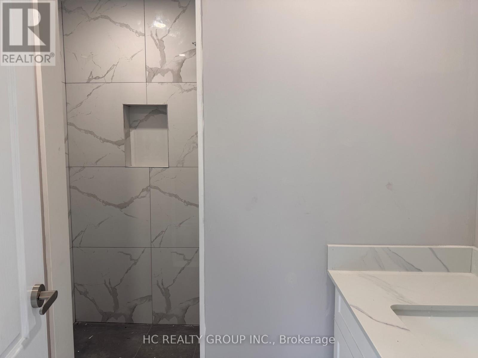 32 B King Richard Court Property Photo 13