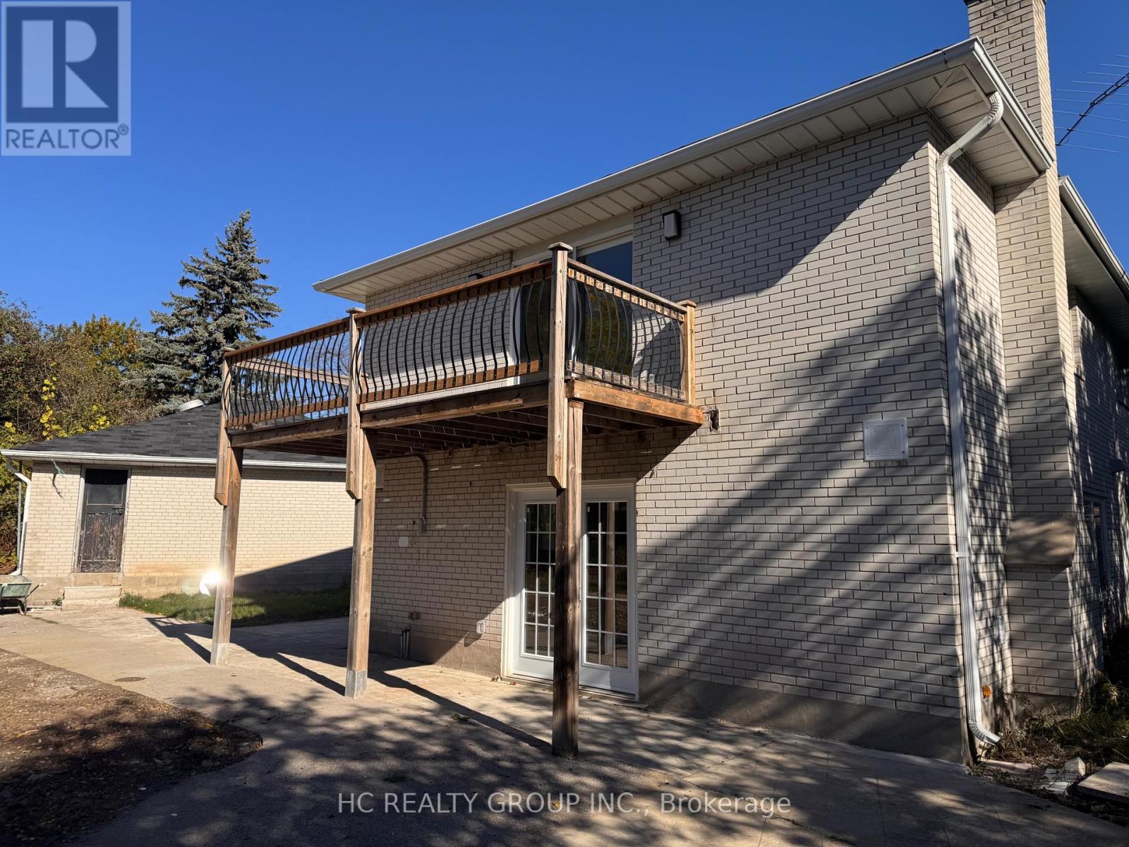 32 B King Richard Court Property Photo 16