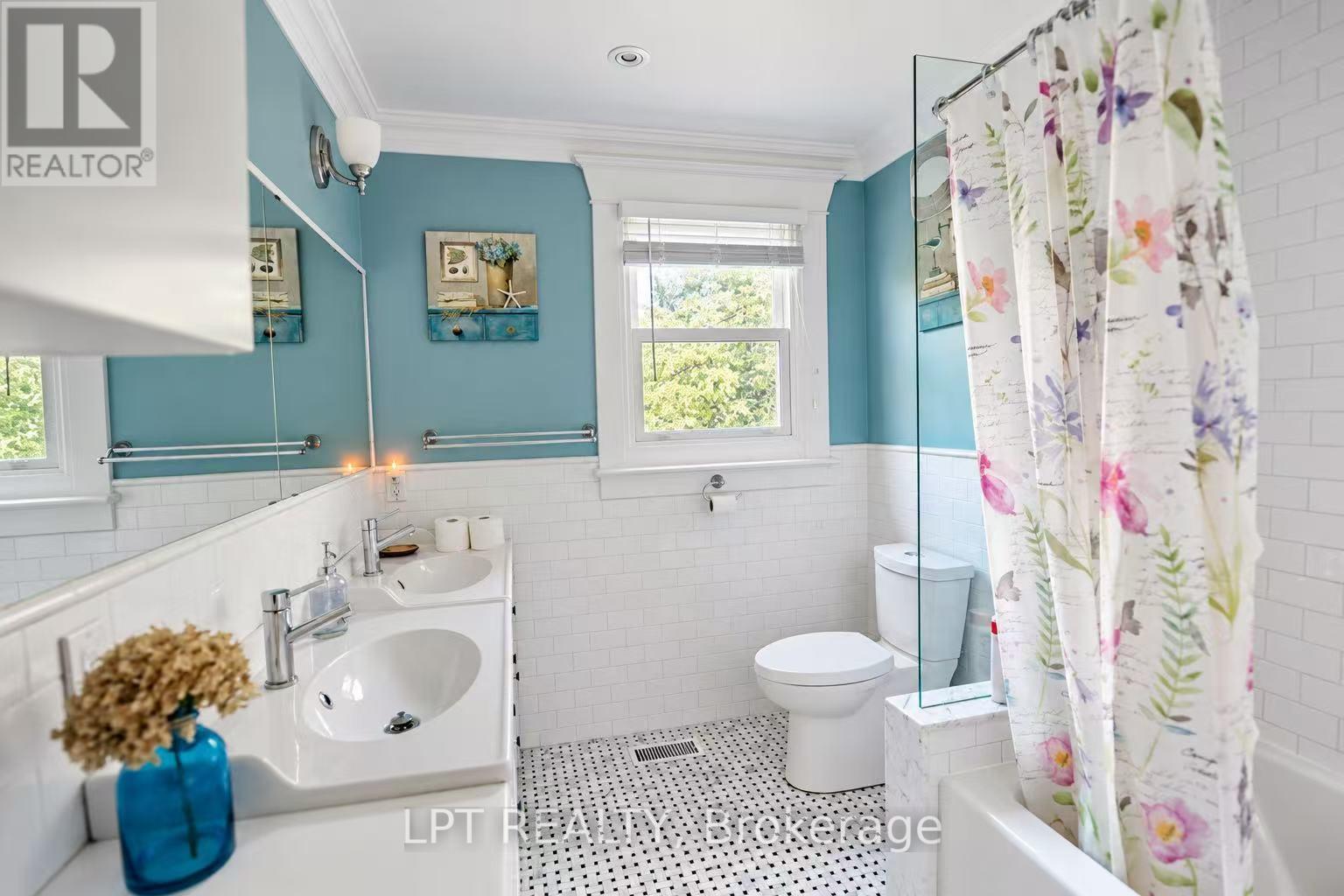 212 Cameron Crescent Property Photo 7