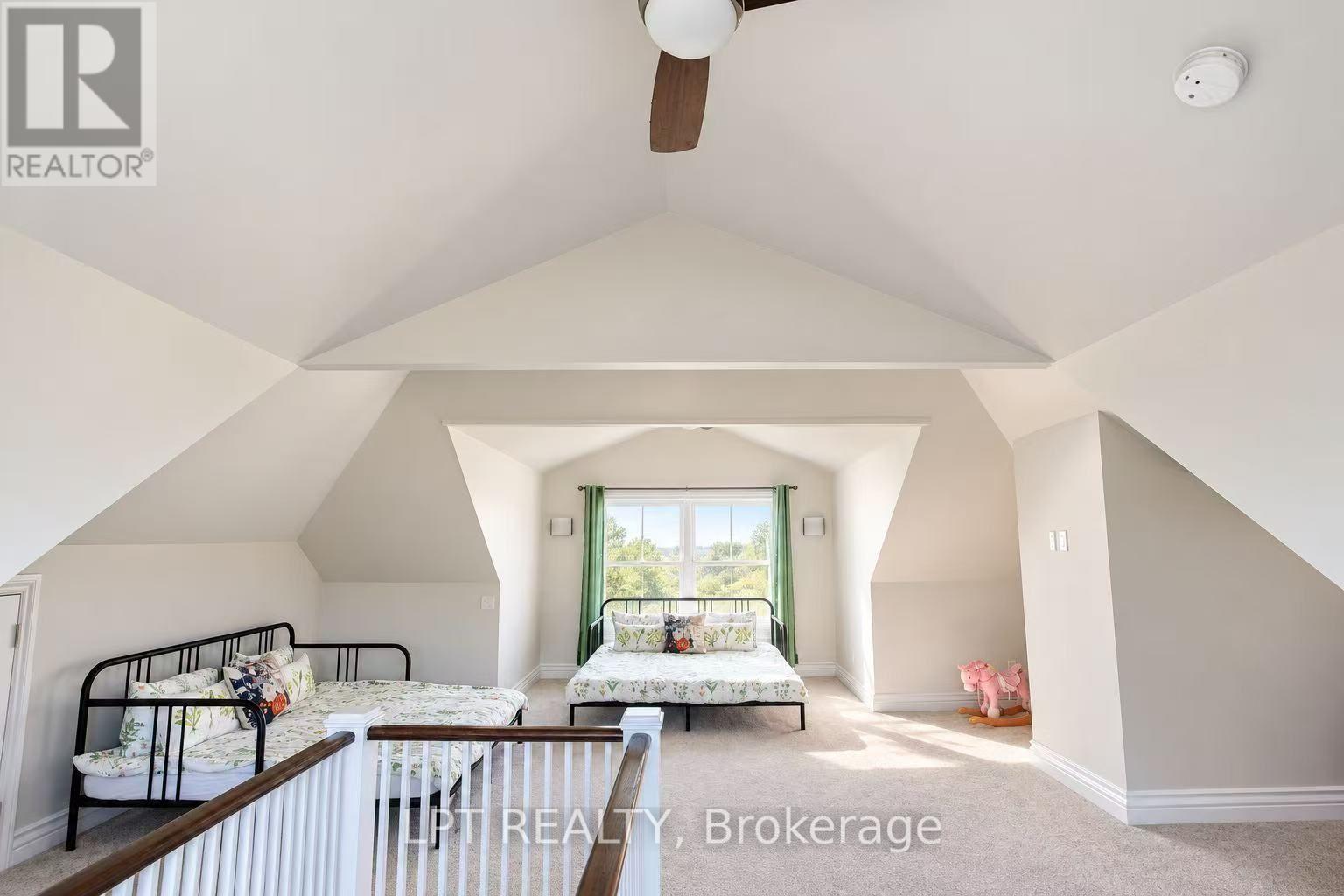 212 Cameron Crescent Property Photo 11
