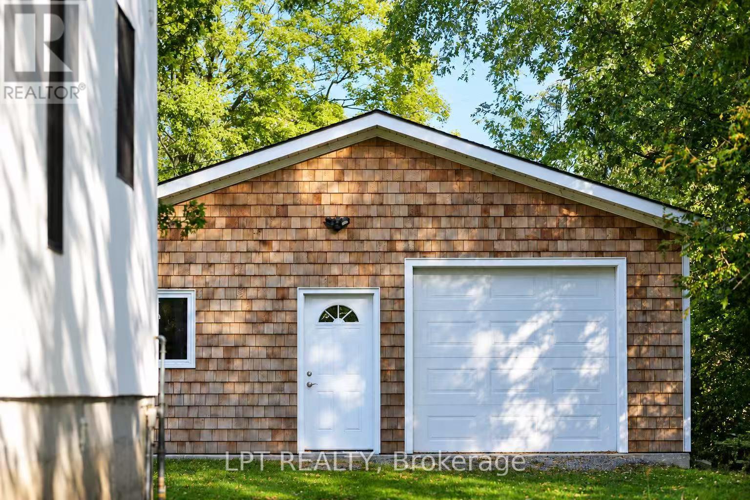 212 Cameron Crescent Property Photo 20