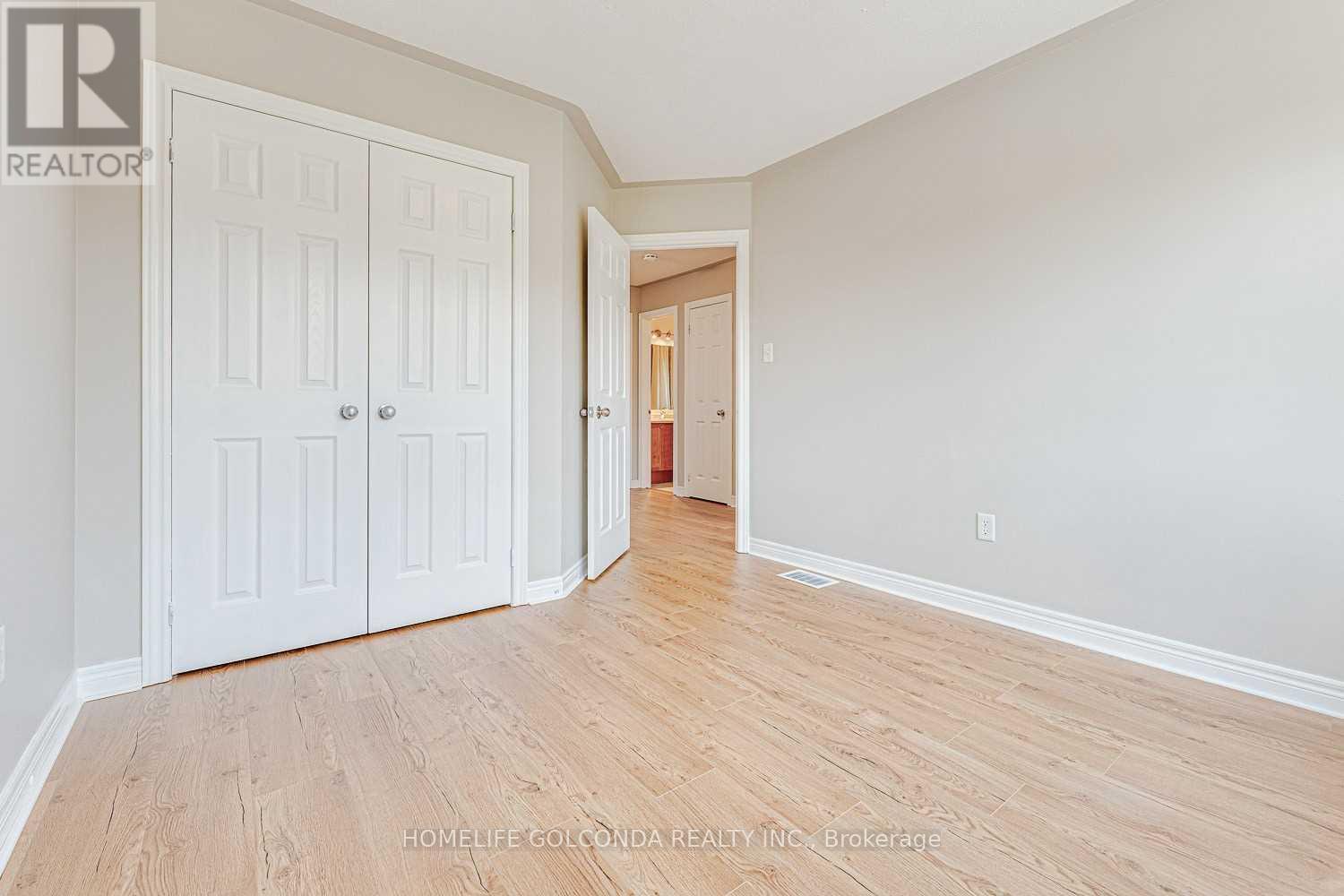 32 Cardrew Street Property Photo 23