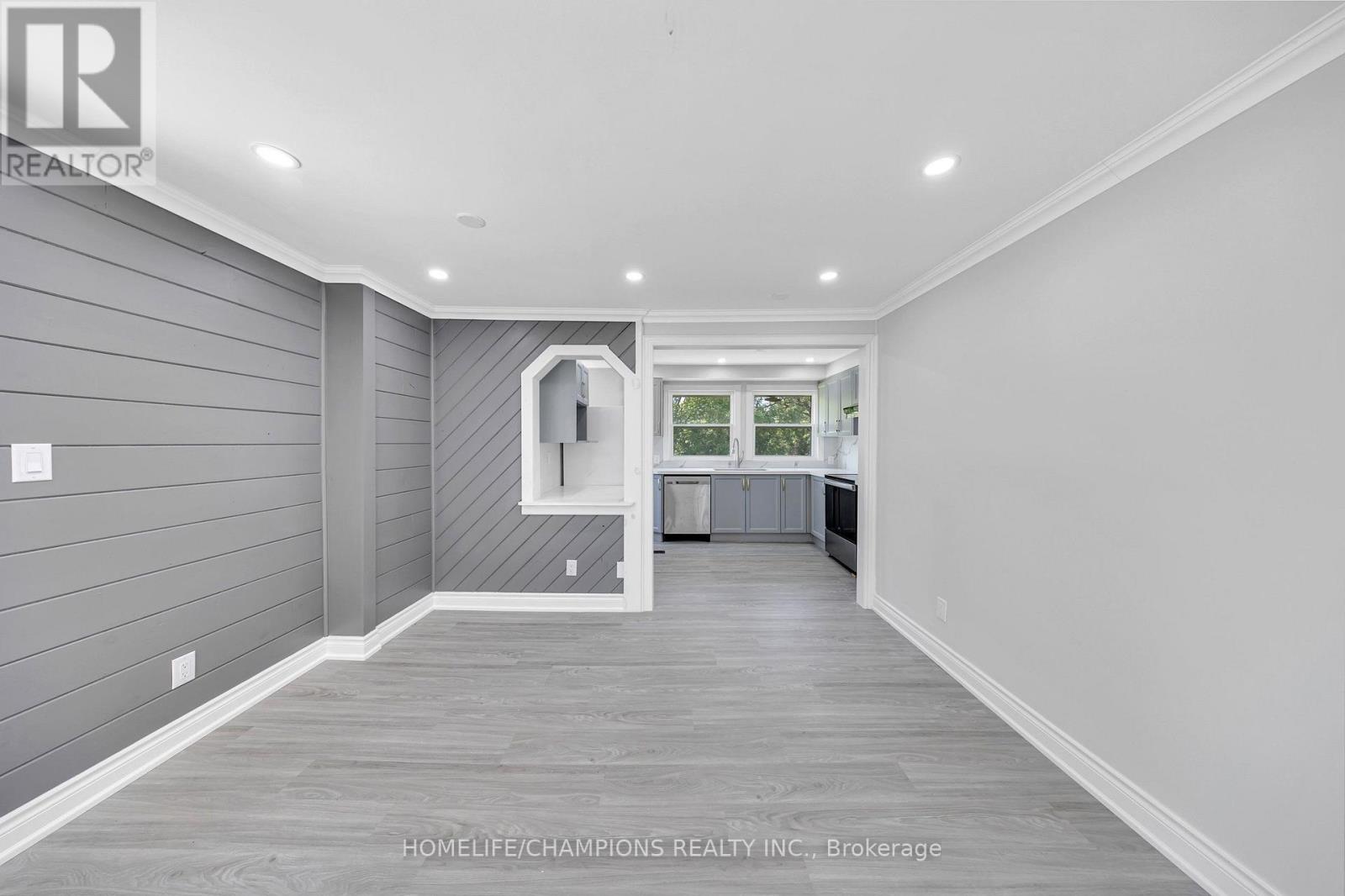 997 Mount Albert Road Property Photo 7