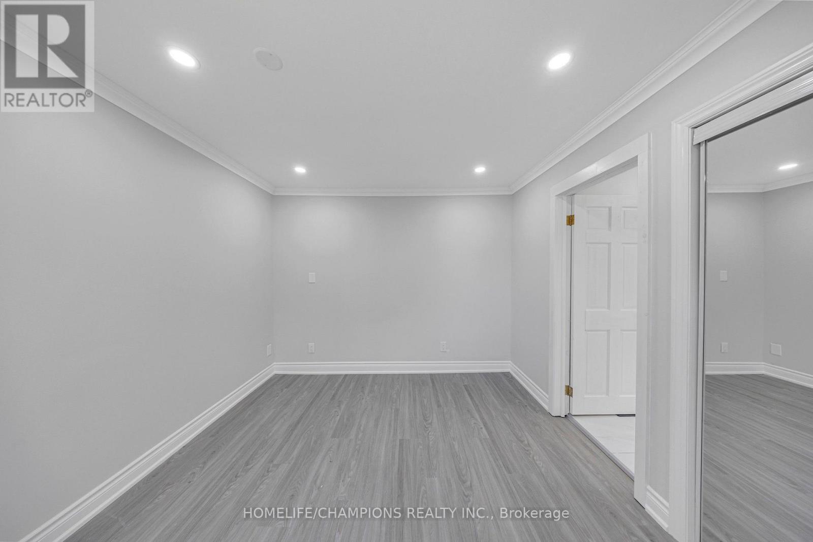 997 Mount Albert Road Property Photo 9