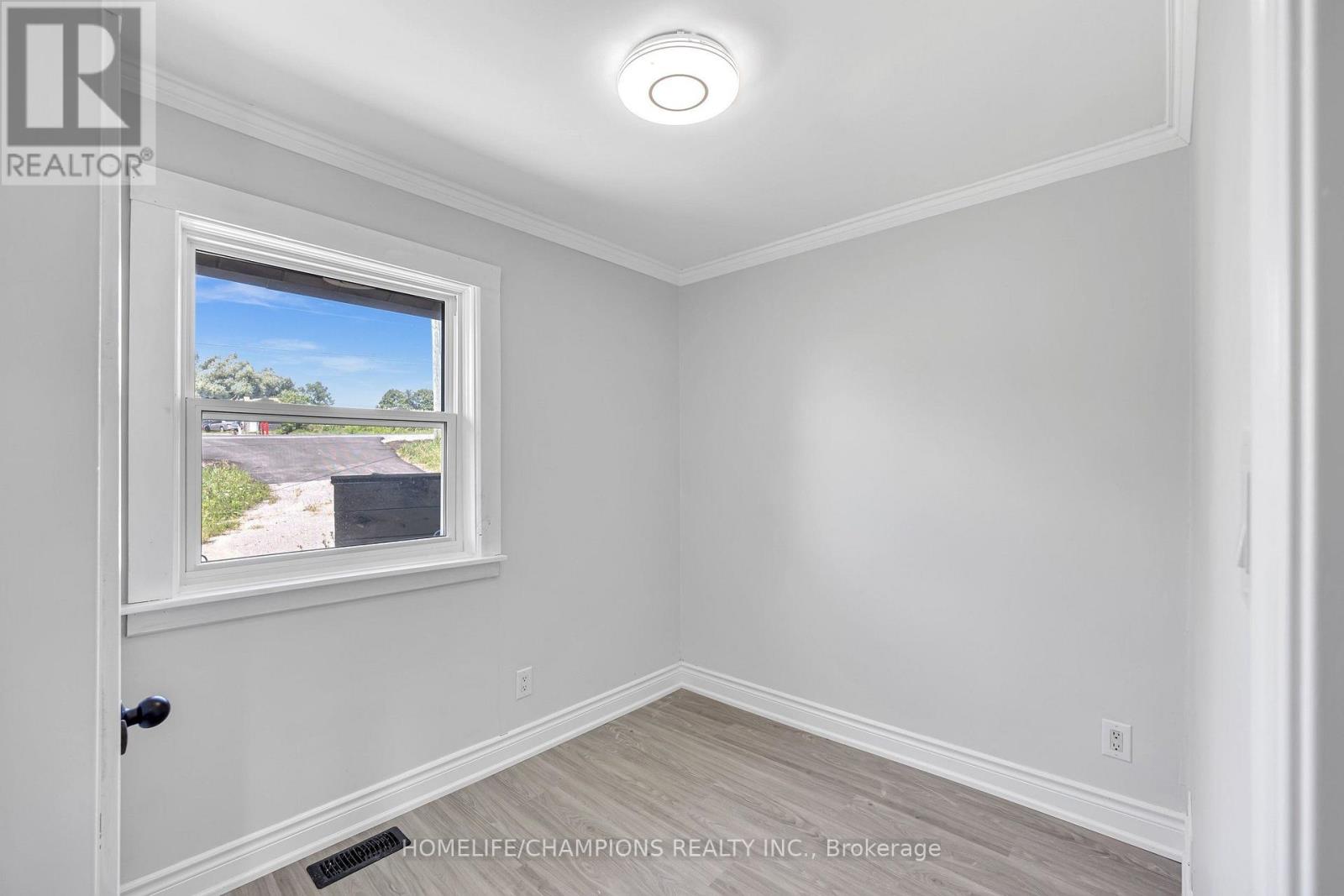 997 Mount Albert Road Property Photo 15