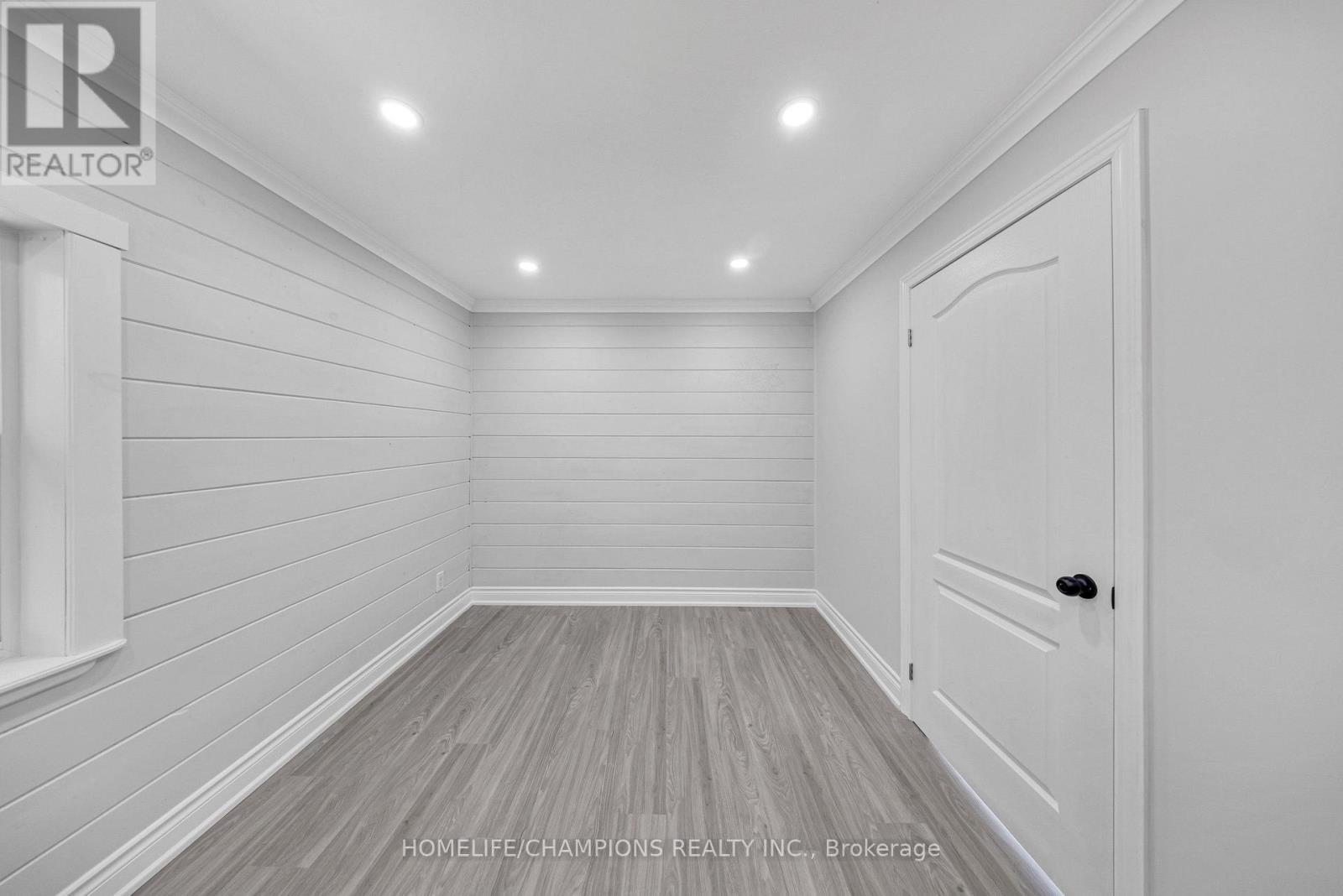 997 Mount Albert Road Property Photo 18