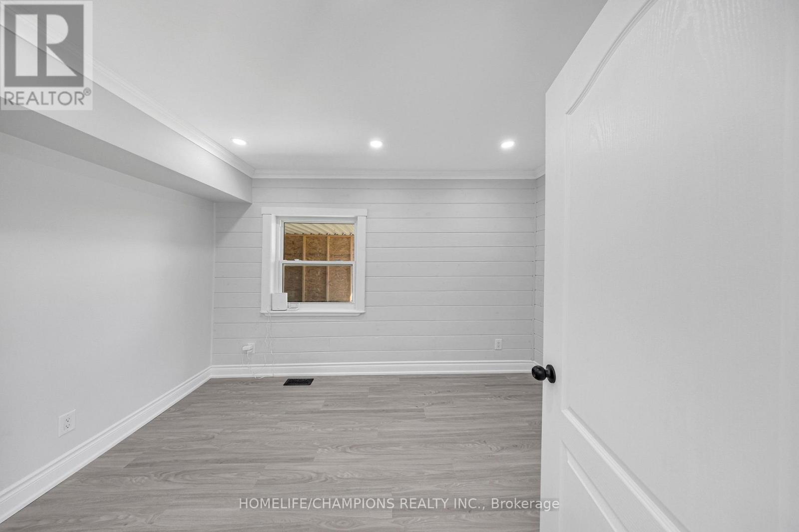 997 Mount Albert Road Property Photo 19