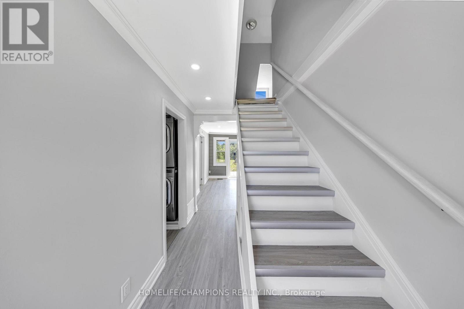 997 Mount Albert Road Property Photo 20