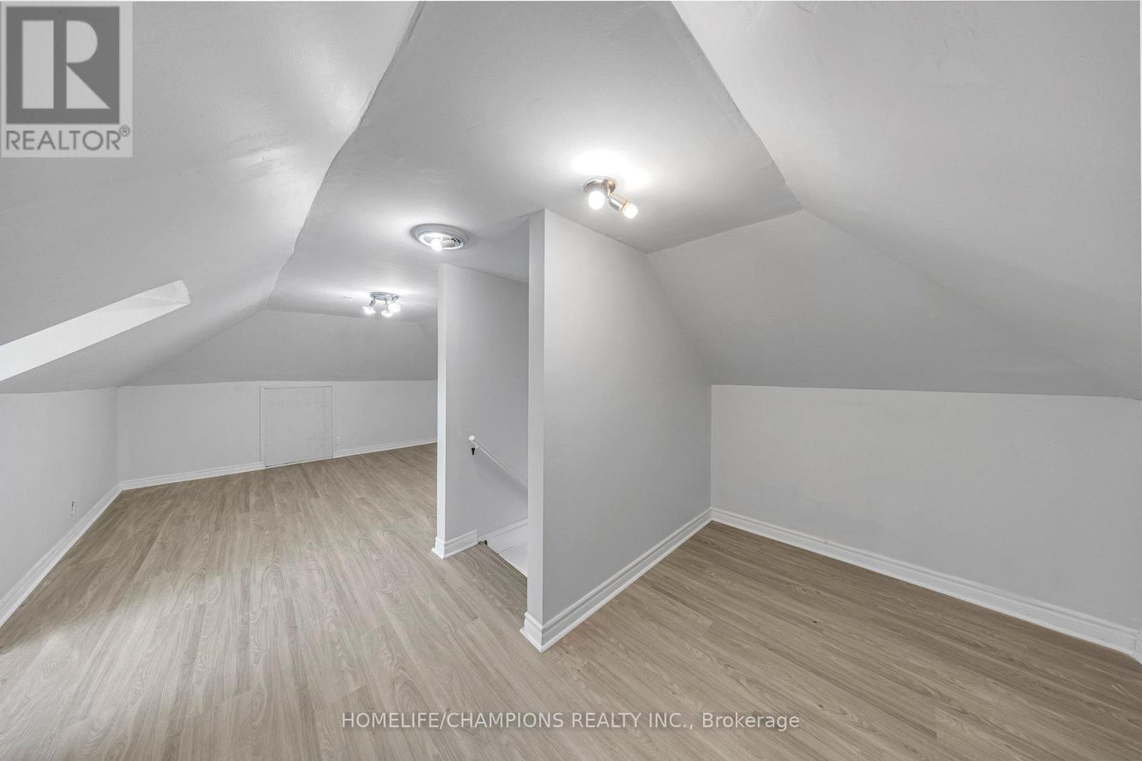 997 Mount Albert Road Property Photo 21