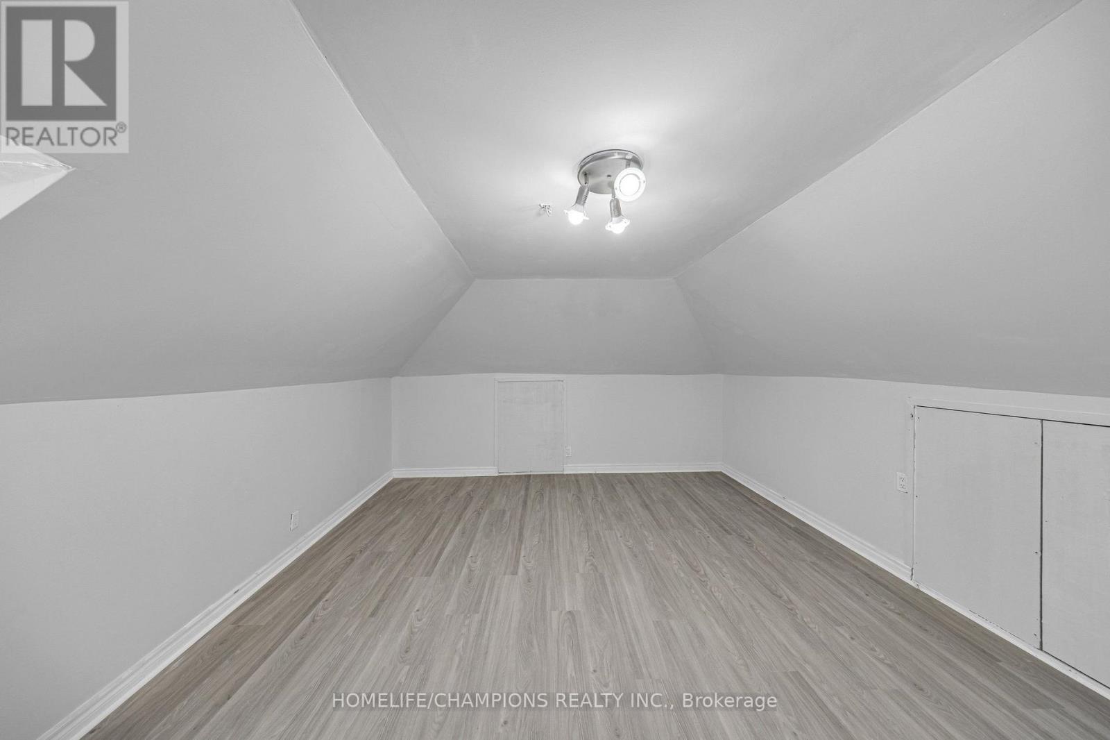 997 Mount Albert Road Property Photo 22