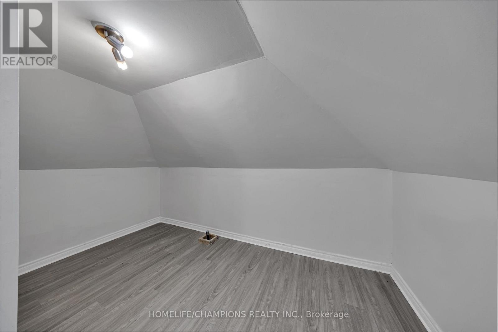 997 Mount Albert Road Property Photo 23