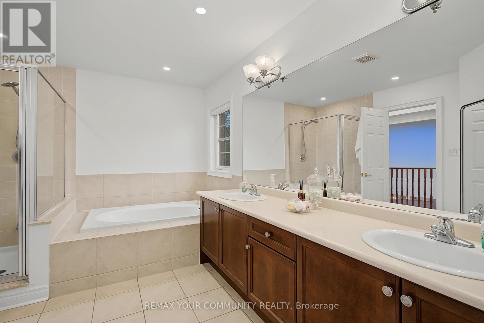 8 Yemina Gate Property Photo 27