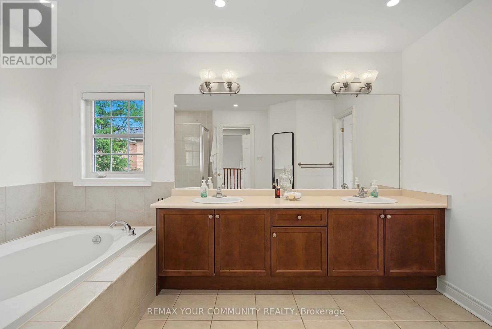 8 Yemina Gate Property Photo 28