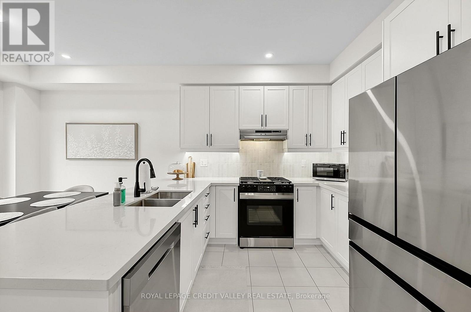 112 Lorne Thomas Place Property Photo 11