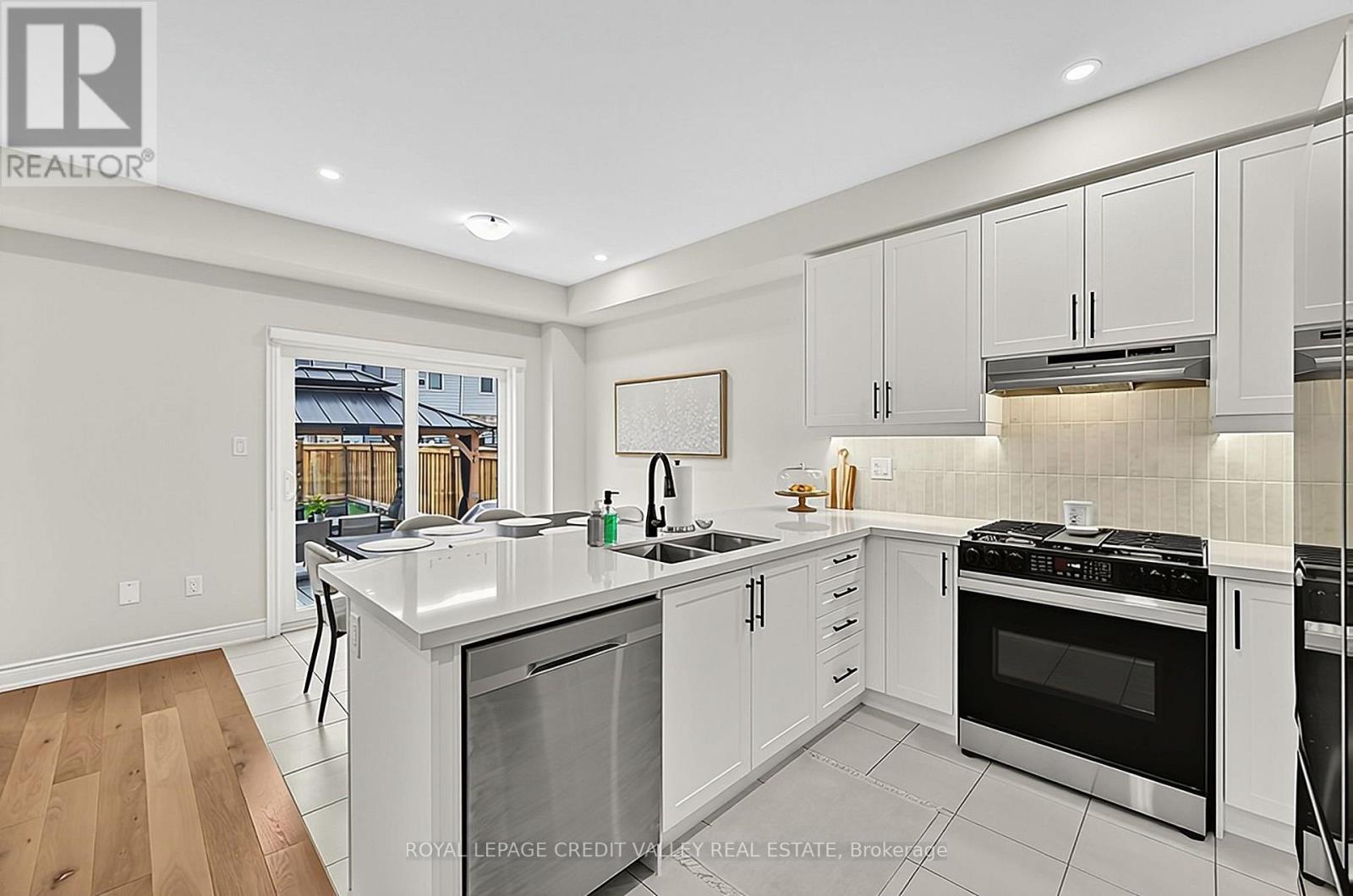 112 Lorne Thomas Place Property Photo 12