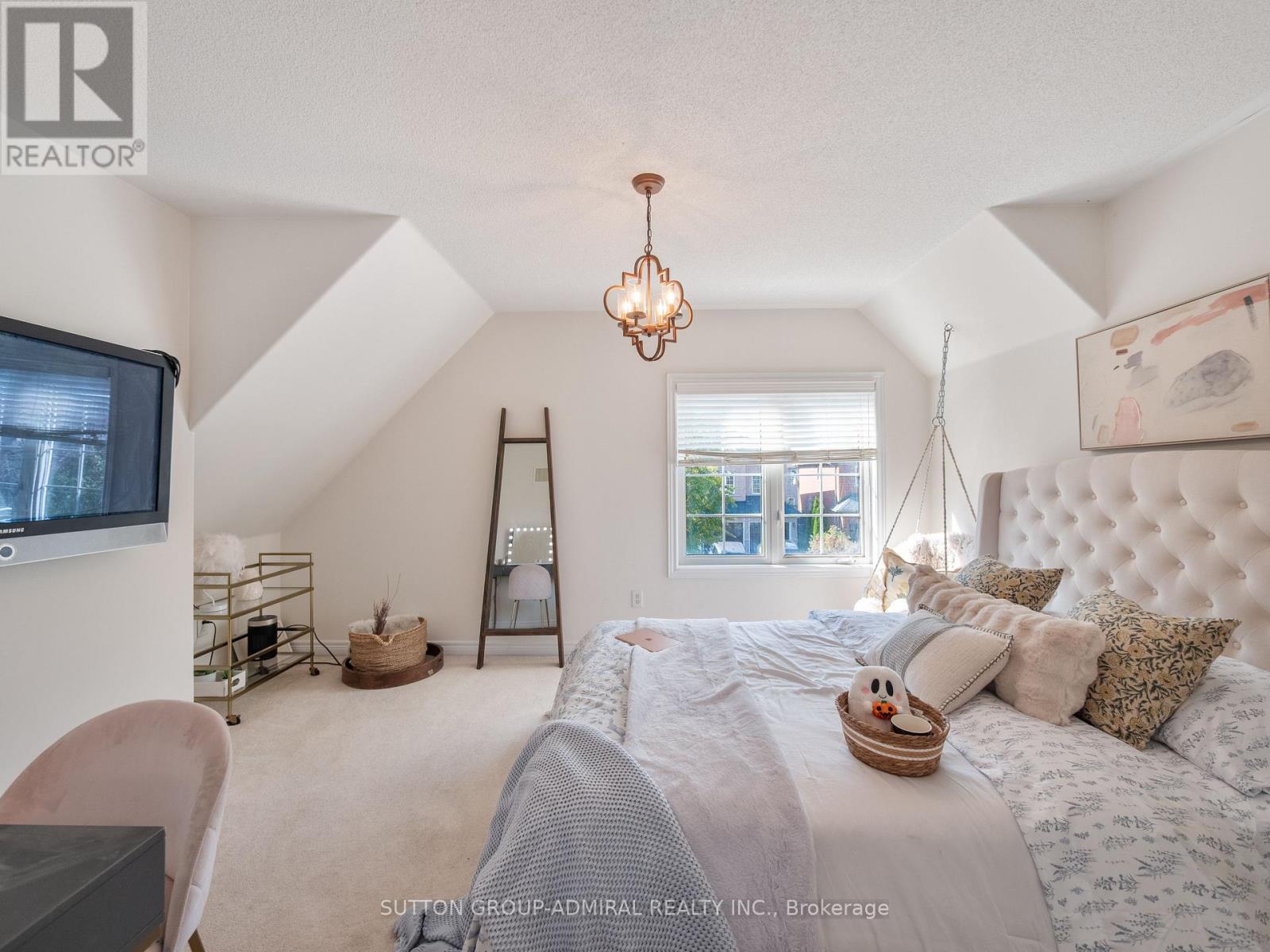 87 Rivington Avenue Property Photo 37