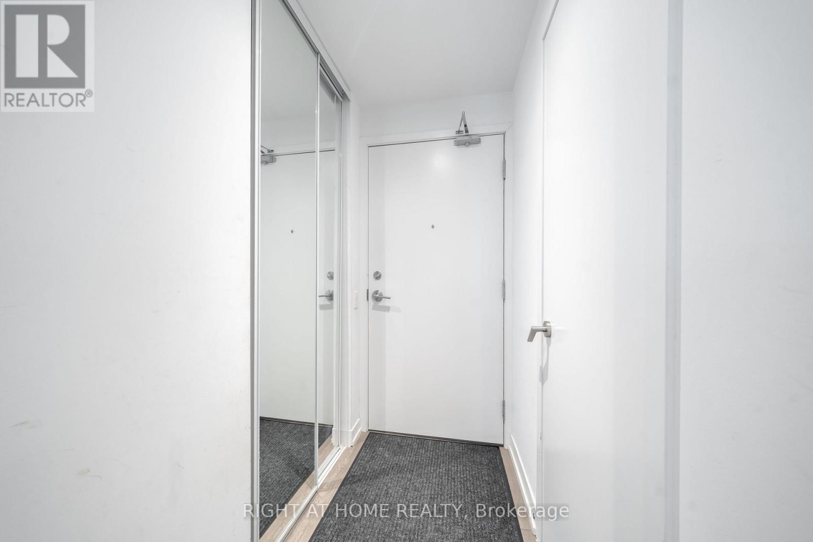 1005 - 5 Buttermill Avenue Property Photo 4