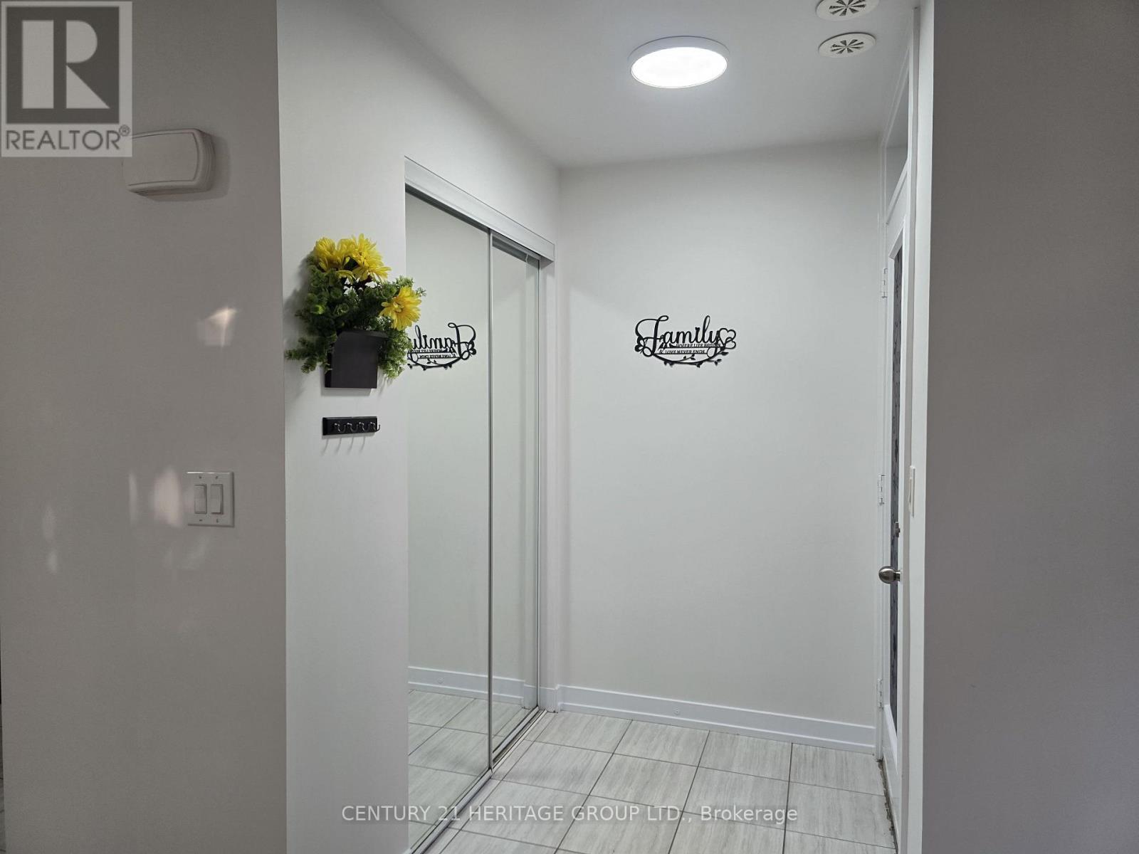 309 - 20 Dunsheath Way Property Photo 3