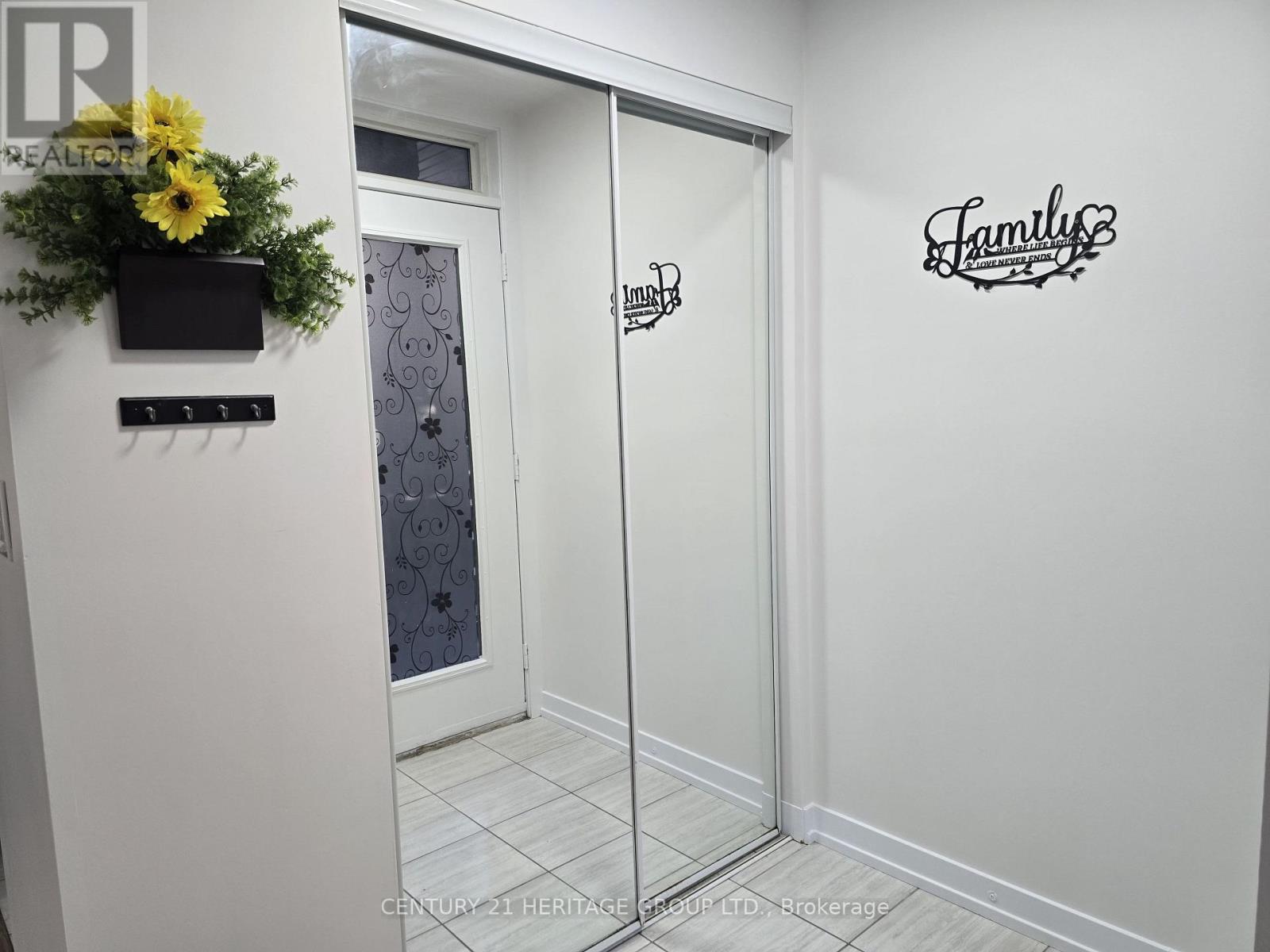 309 - 20 Dunsheath Way Property Photo 4
