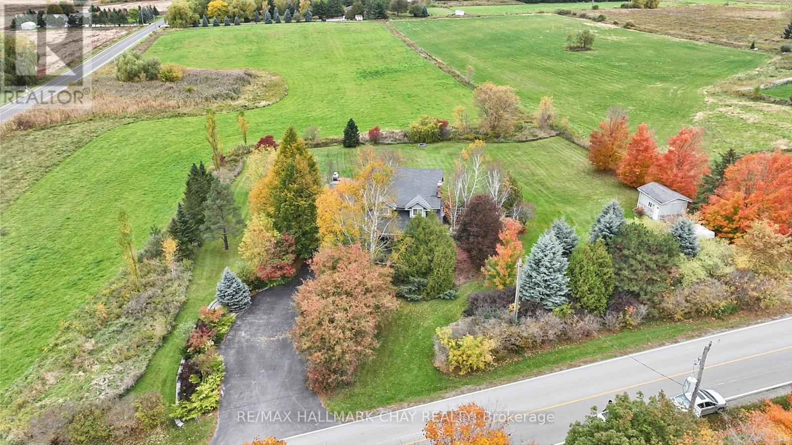 5424 3rd Line Property Photo 4