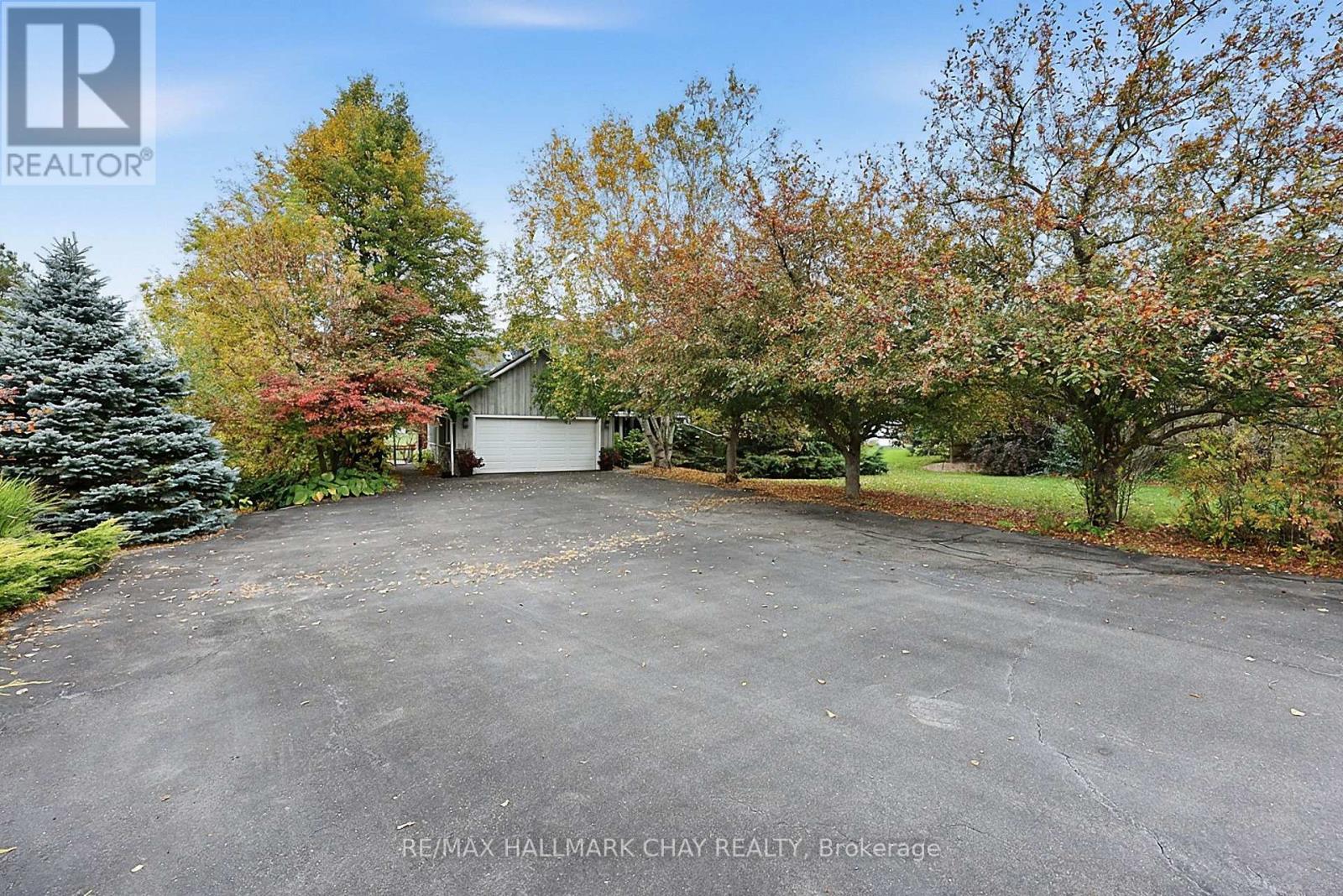 5424 3rd Line Property Photo 7