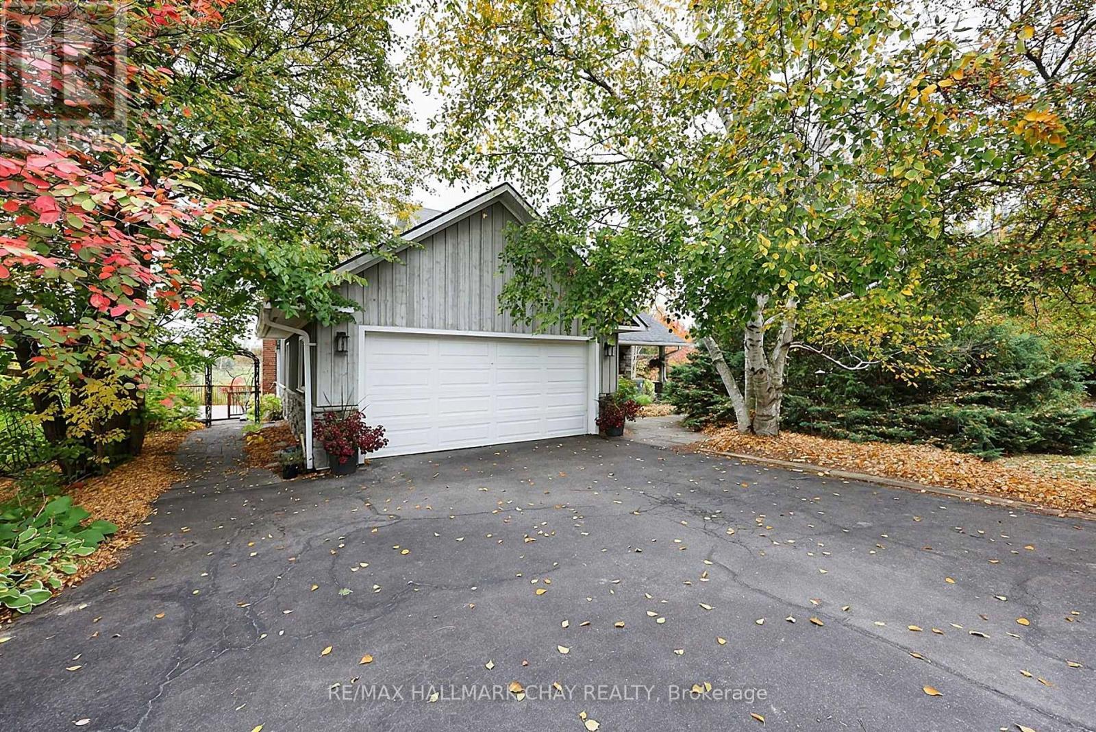 5424 3rd Line Property Photo 8
