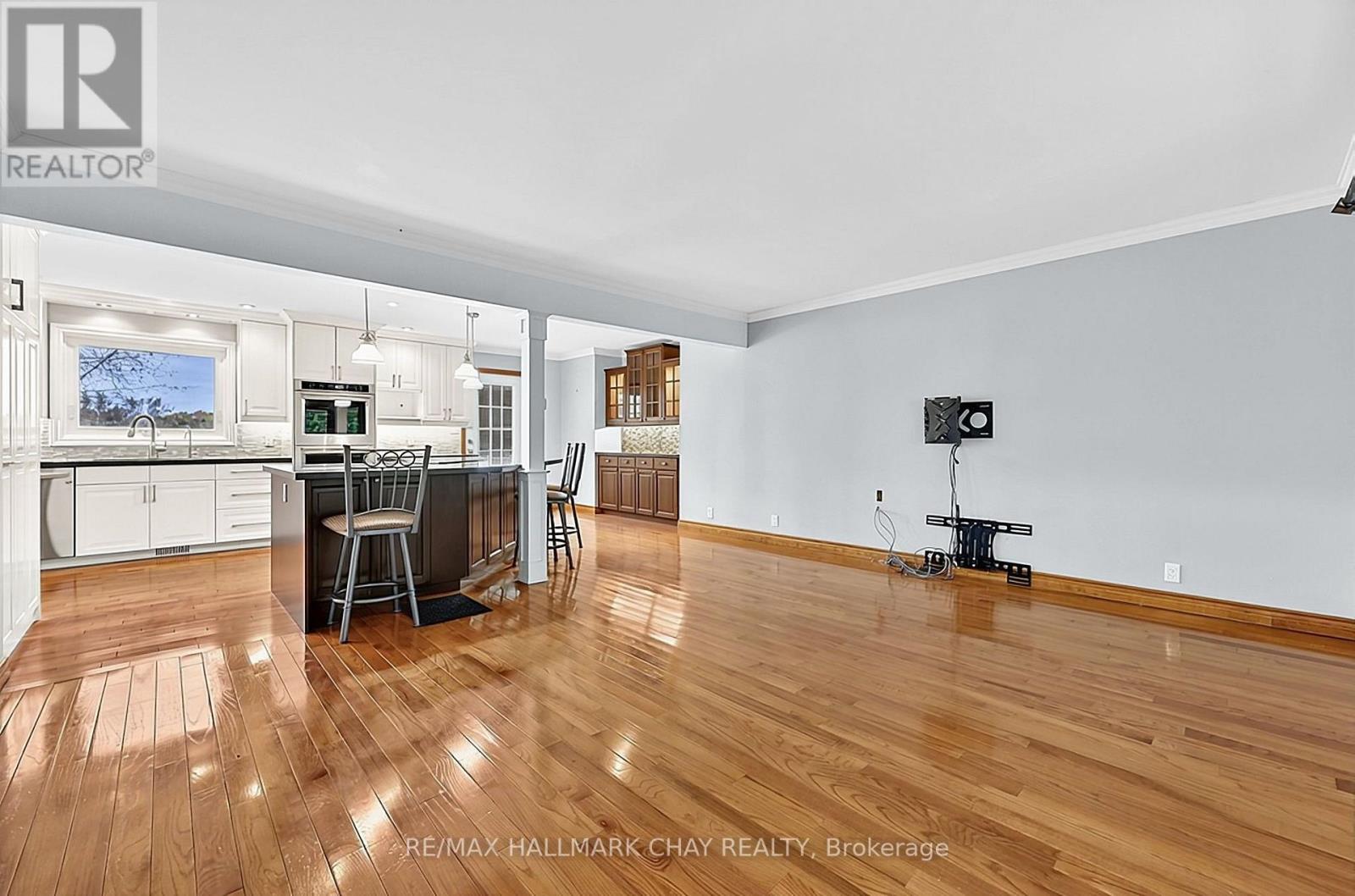5424 3rd Line Property Photo 10