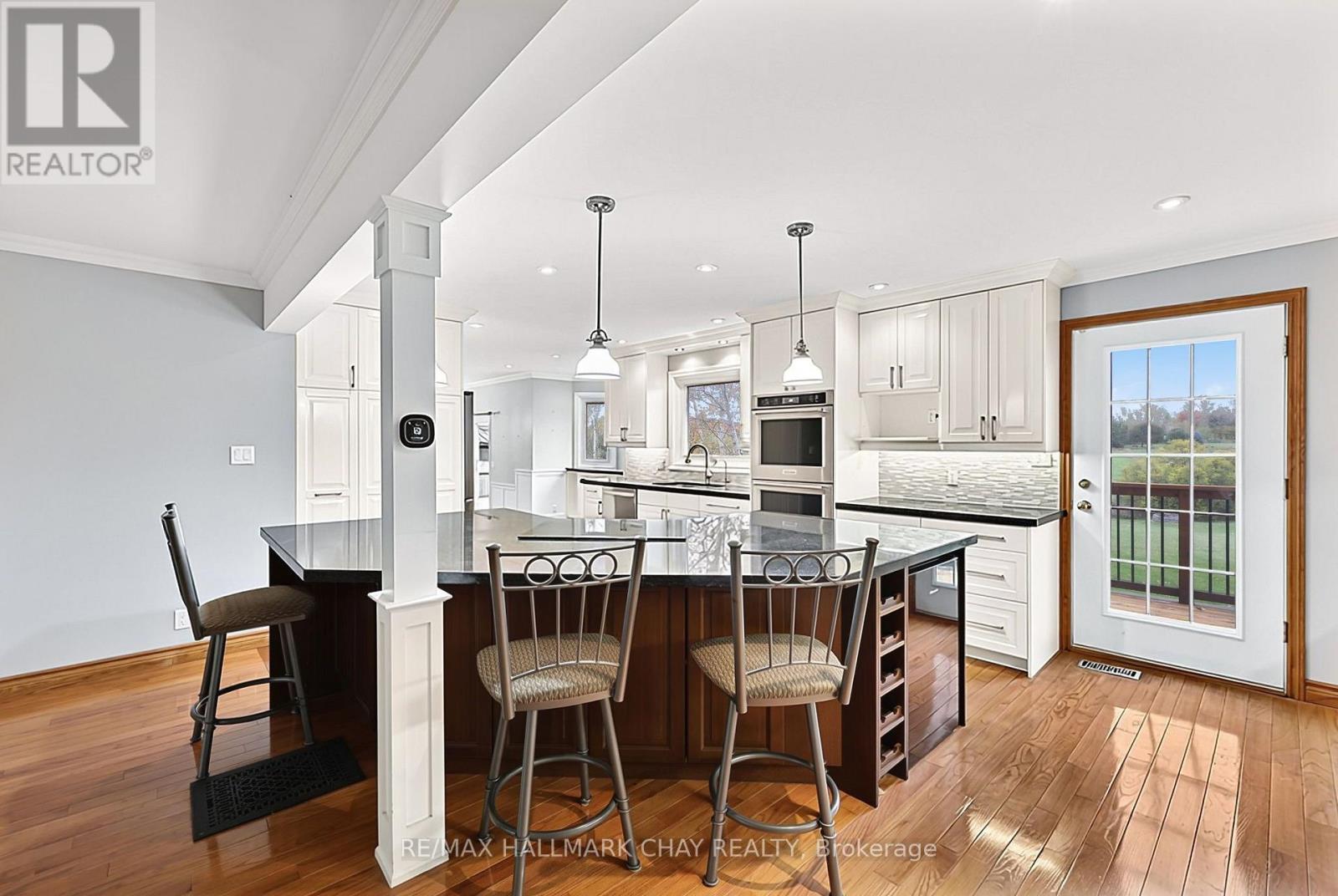 5424 3rd Line Property Photo 14