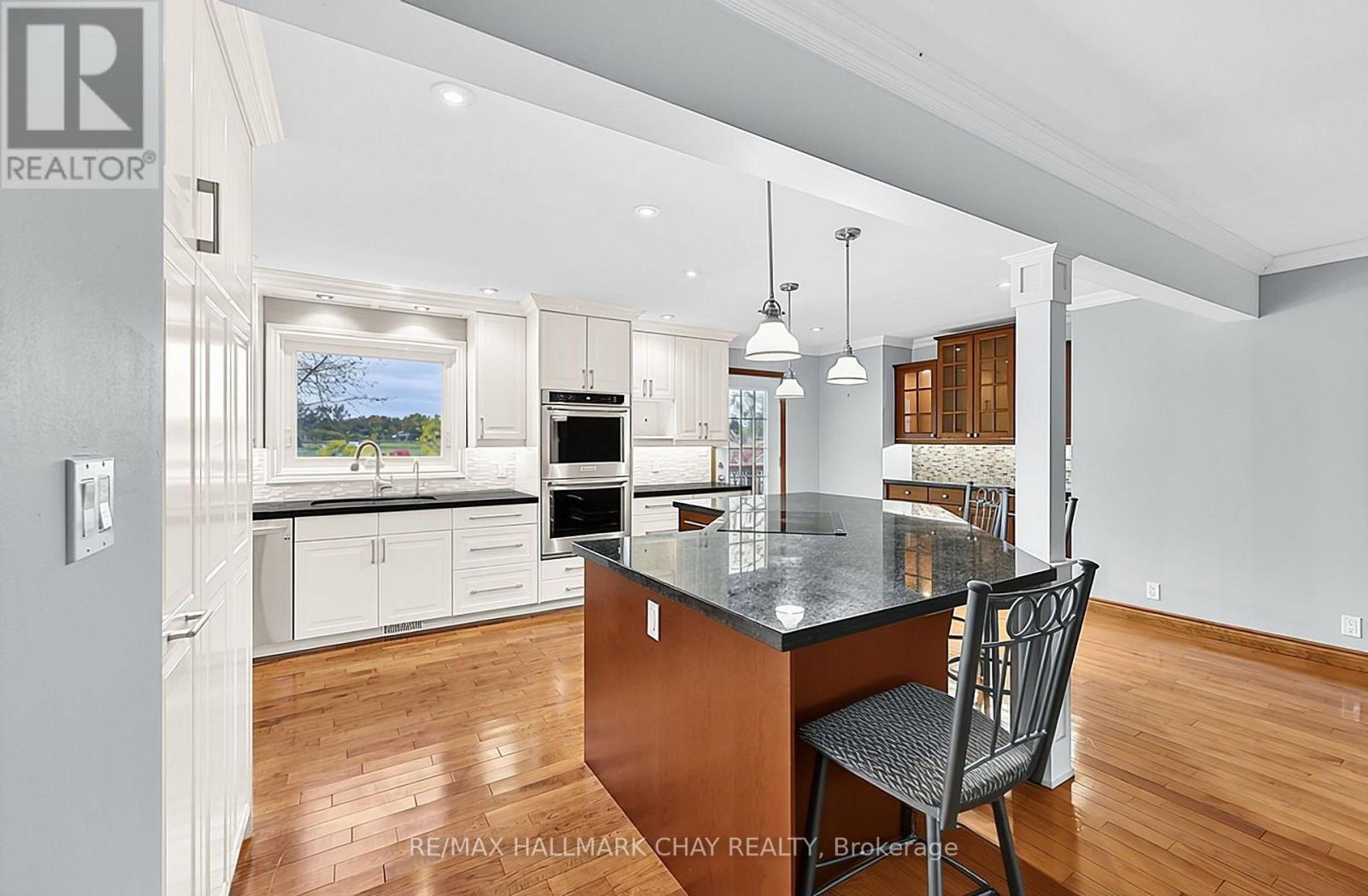 5424 3rd Line Property Photo 16