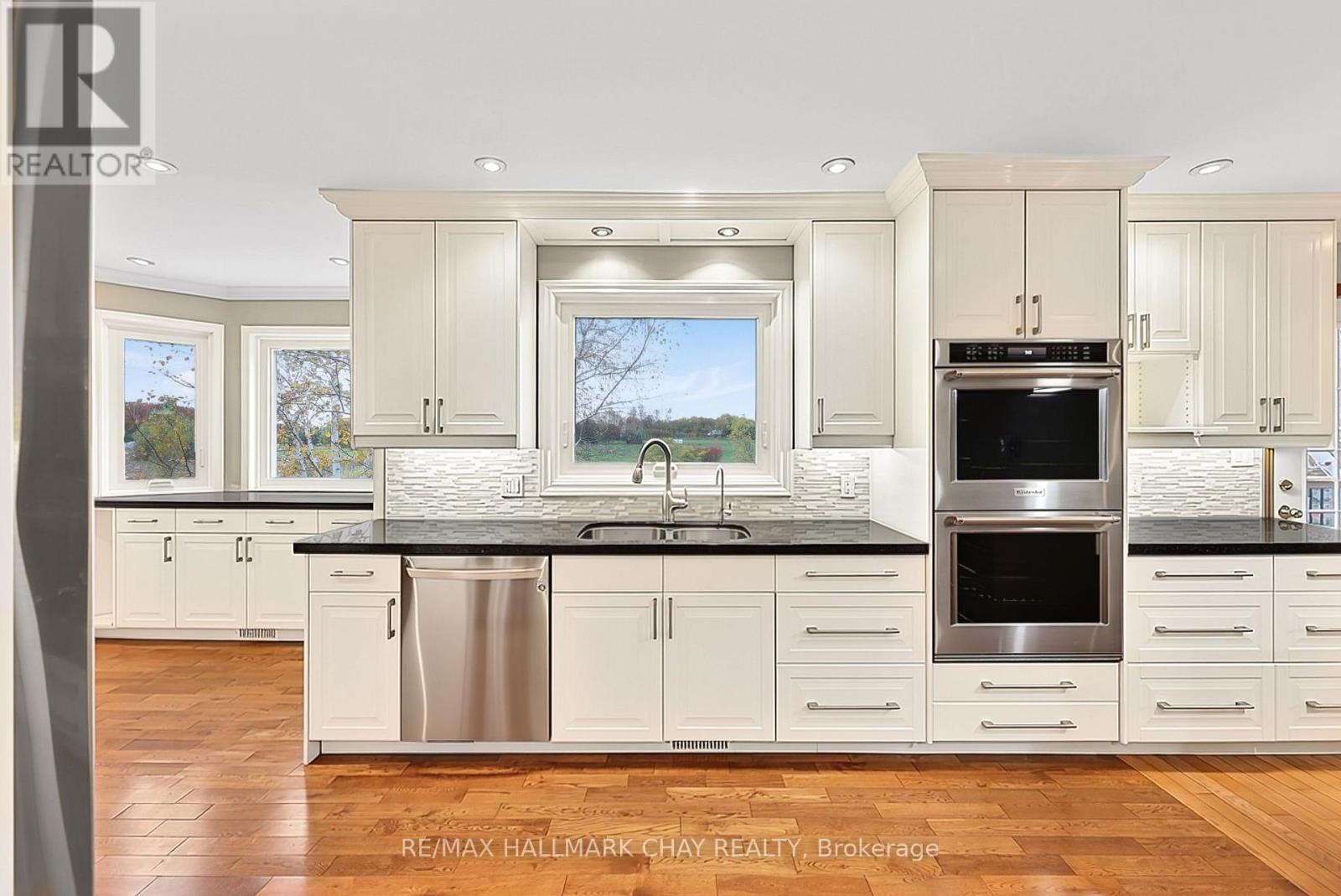 5424 3rd Line Property Photo 17