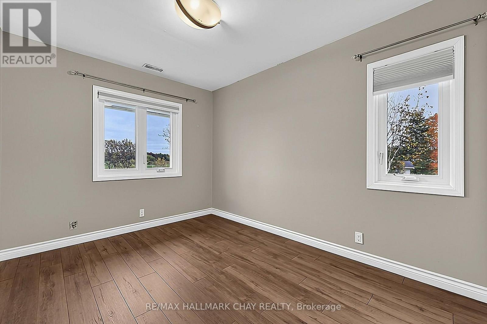 5424 3rd Line Property Photo 32