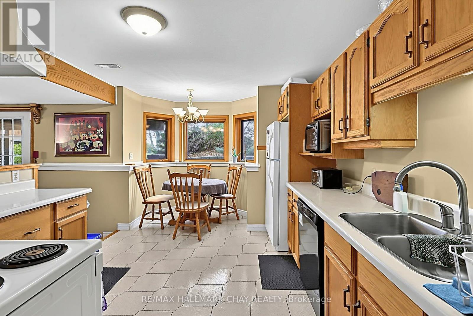5424 3rd Line Property Photo 37