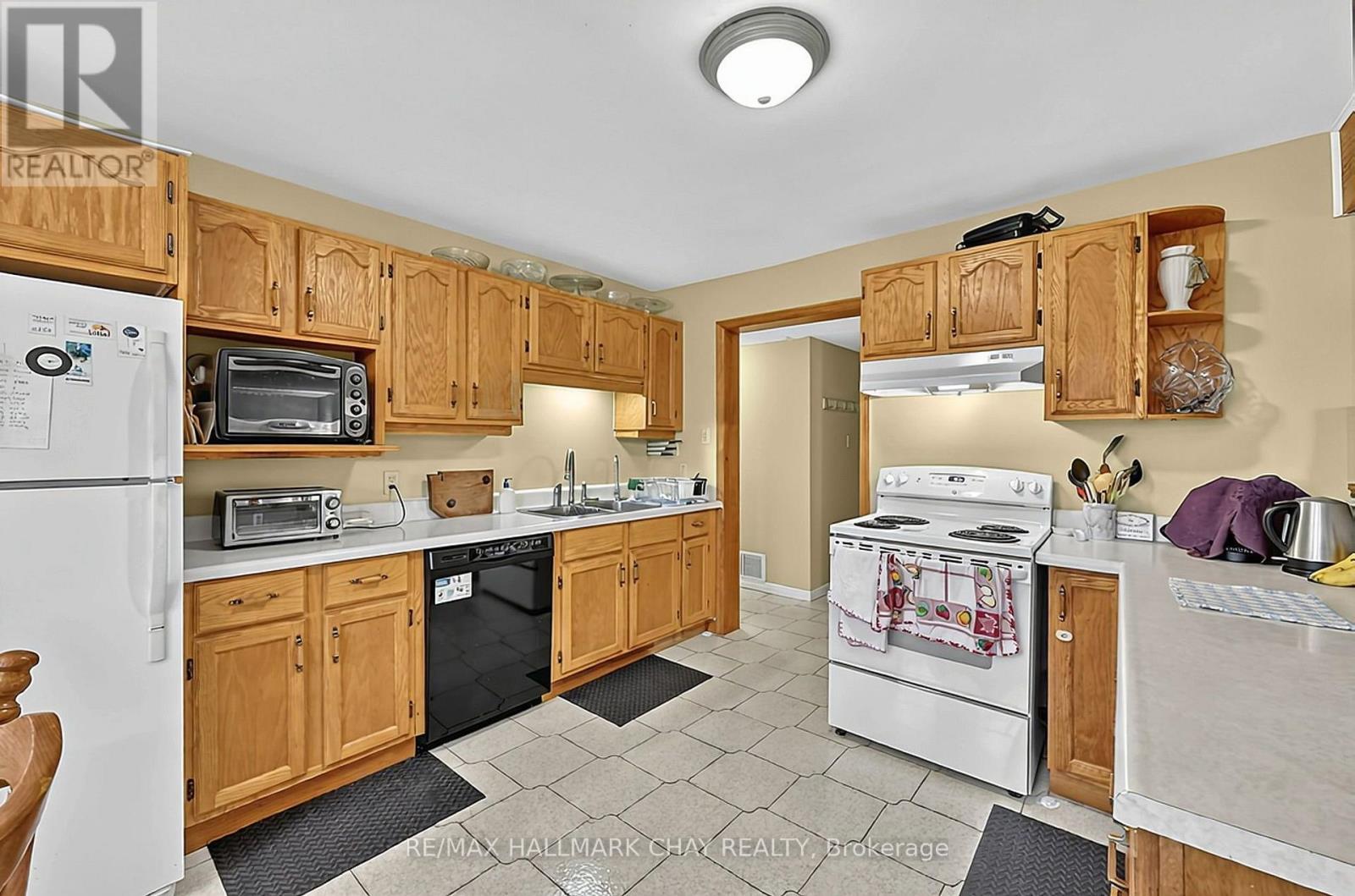 5424 3rd Line Property Photo 38