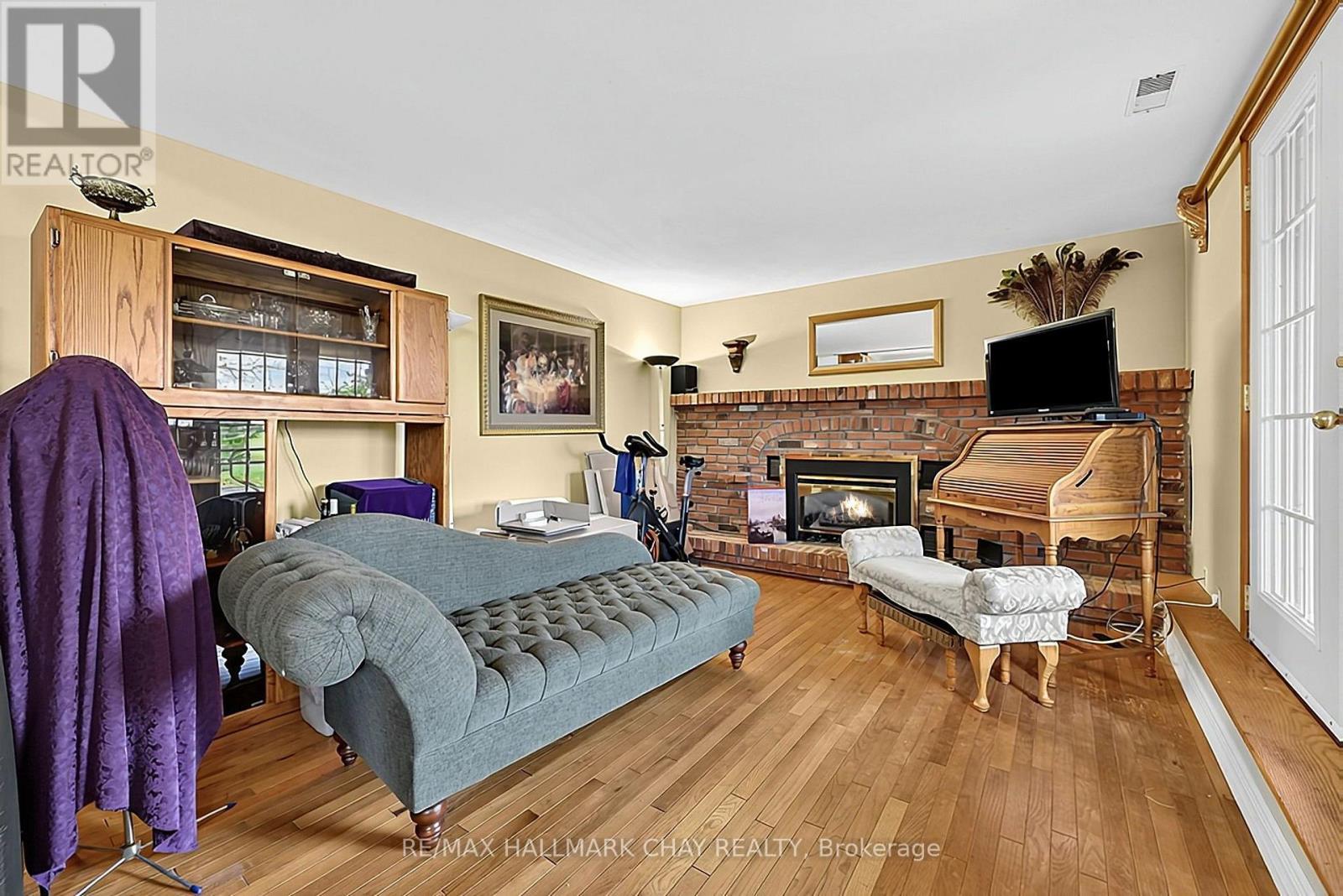 5424 3rd Line Property Photo 39
