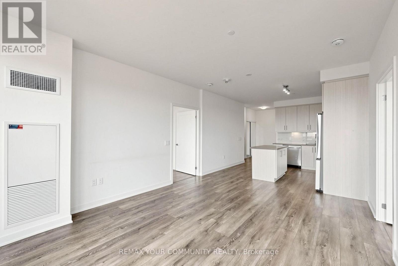 2106 - 105 Oneida Crescent Property Photo 5