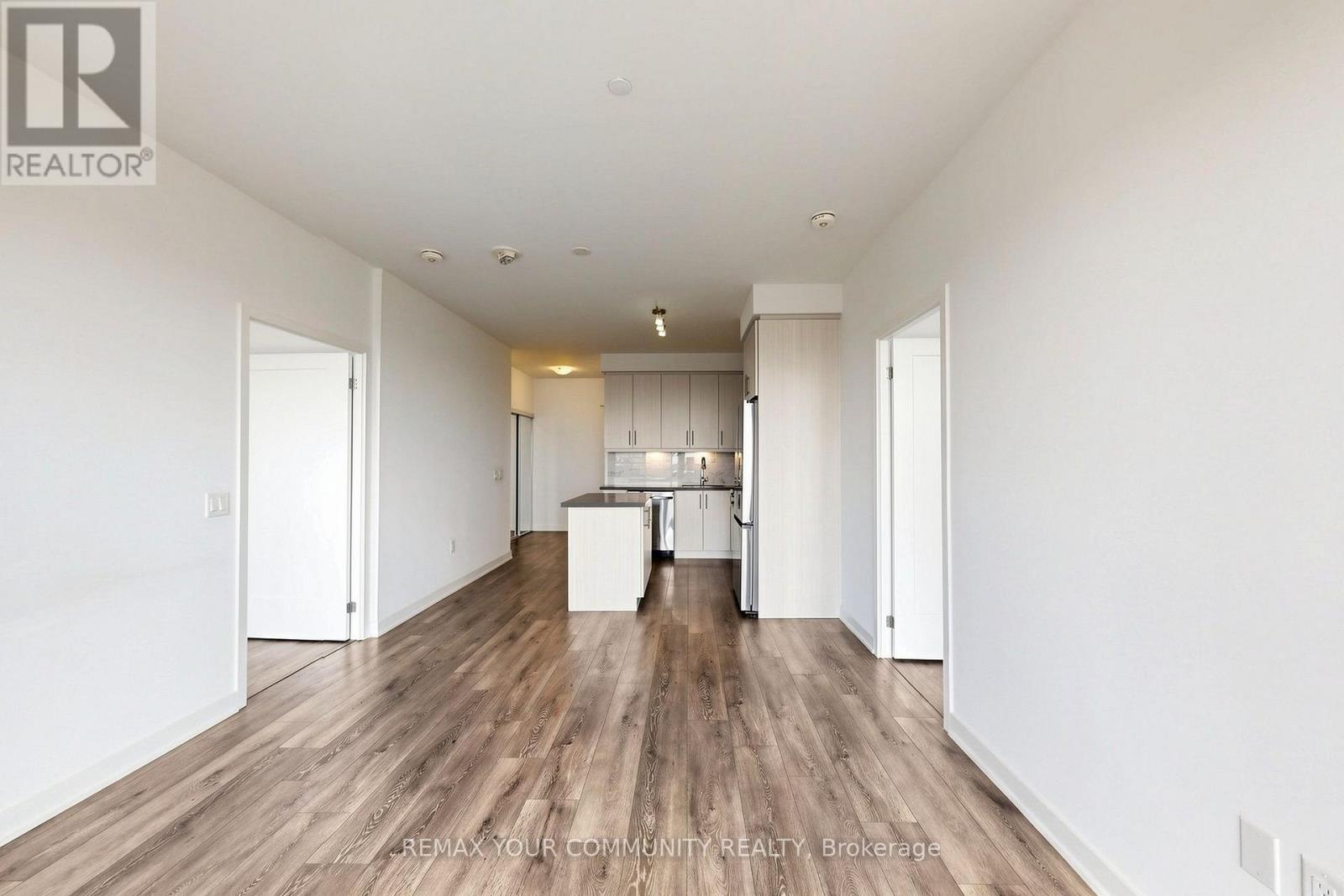 2106 - 105 Oneida Crescent Property Photo 6