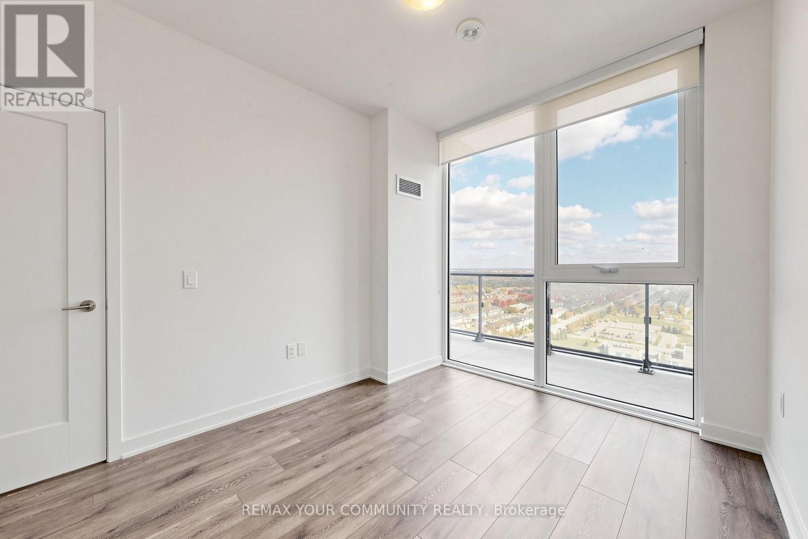2106 - 105 Oneida Crescent Property Photo 15