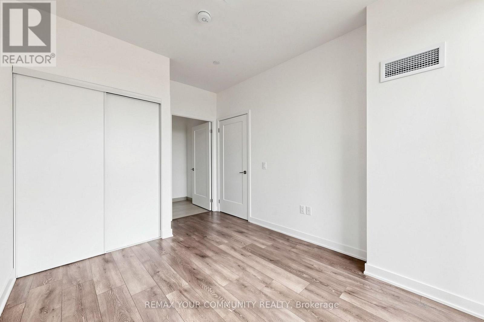 2106 - 105 Oneida Crescent Property Photo 16