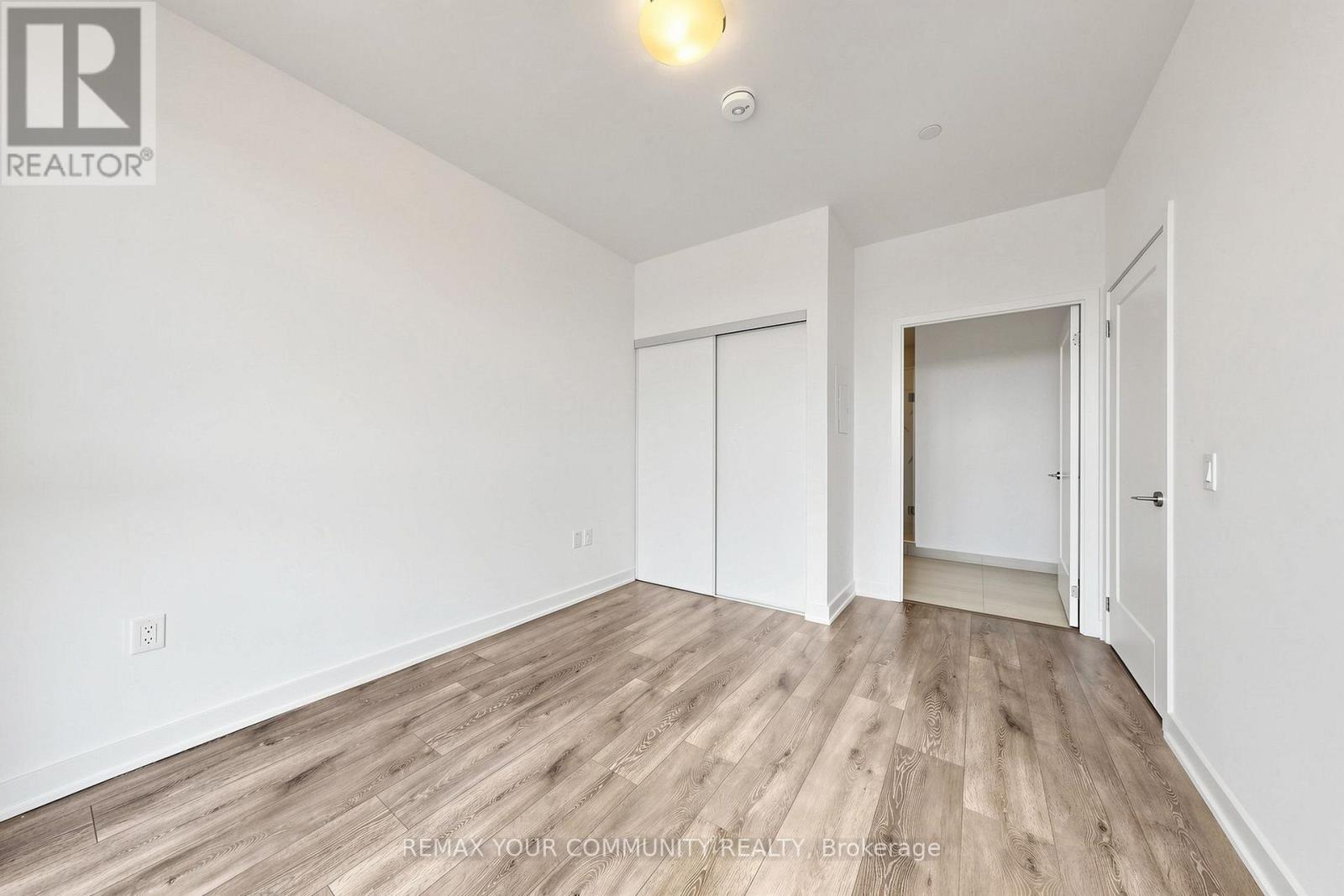 2106 - 105 Oneida Crescent Property Photo 17