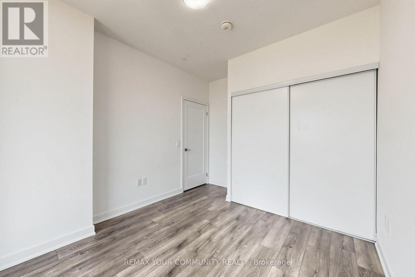2106 - 105 Oneida Crescent Property Photo 21
