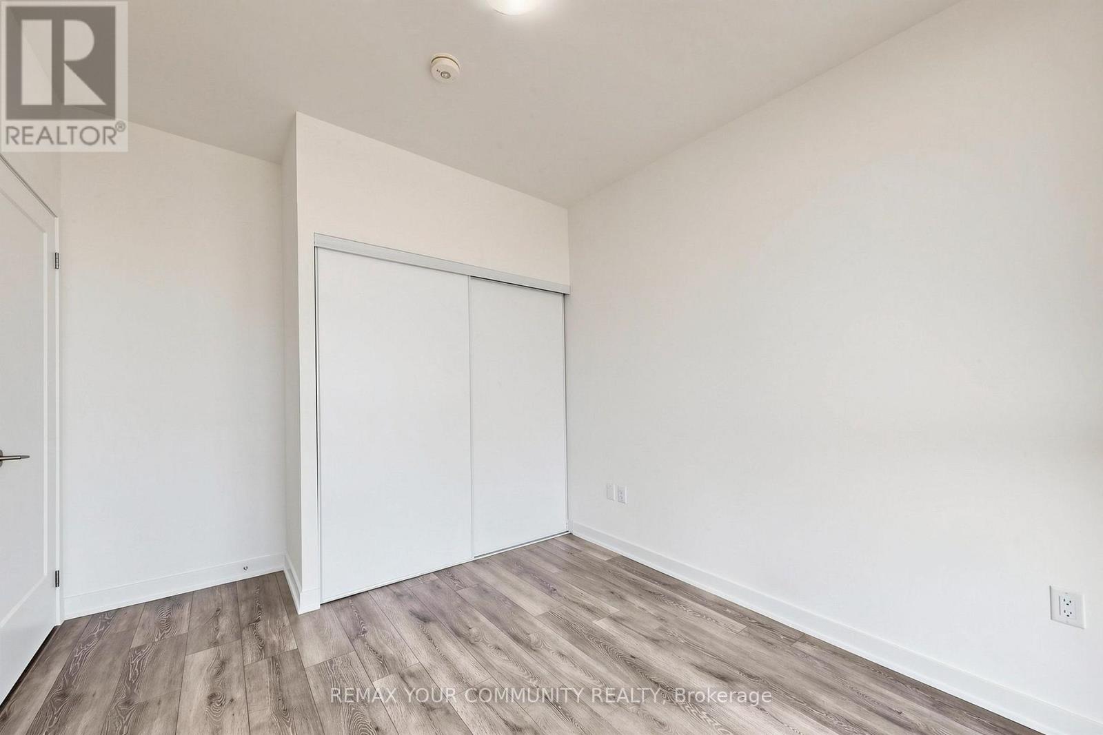 2106 - 105 Oneida Crescent Property Photo 22