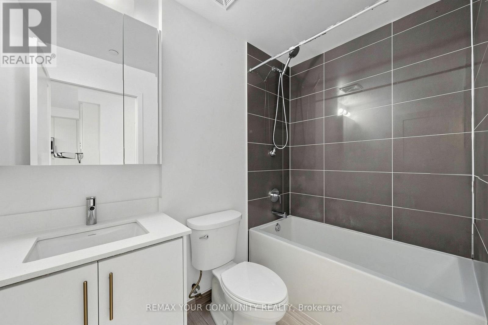 2106 - 105 Oneida Crescent Property Photo 23